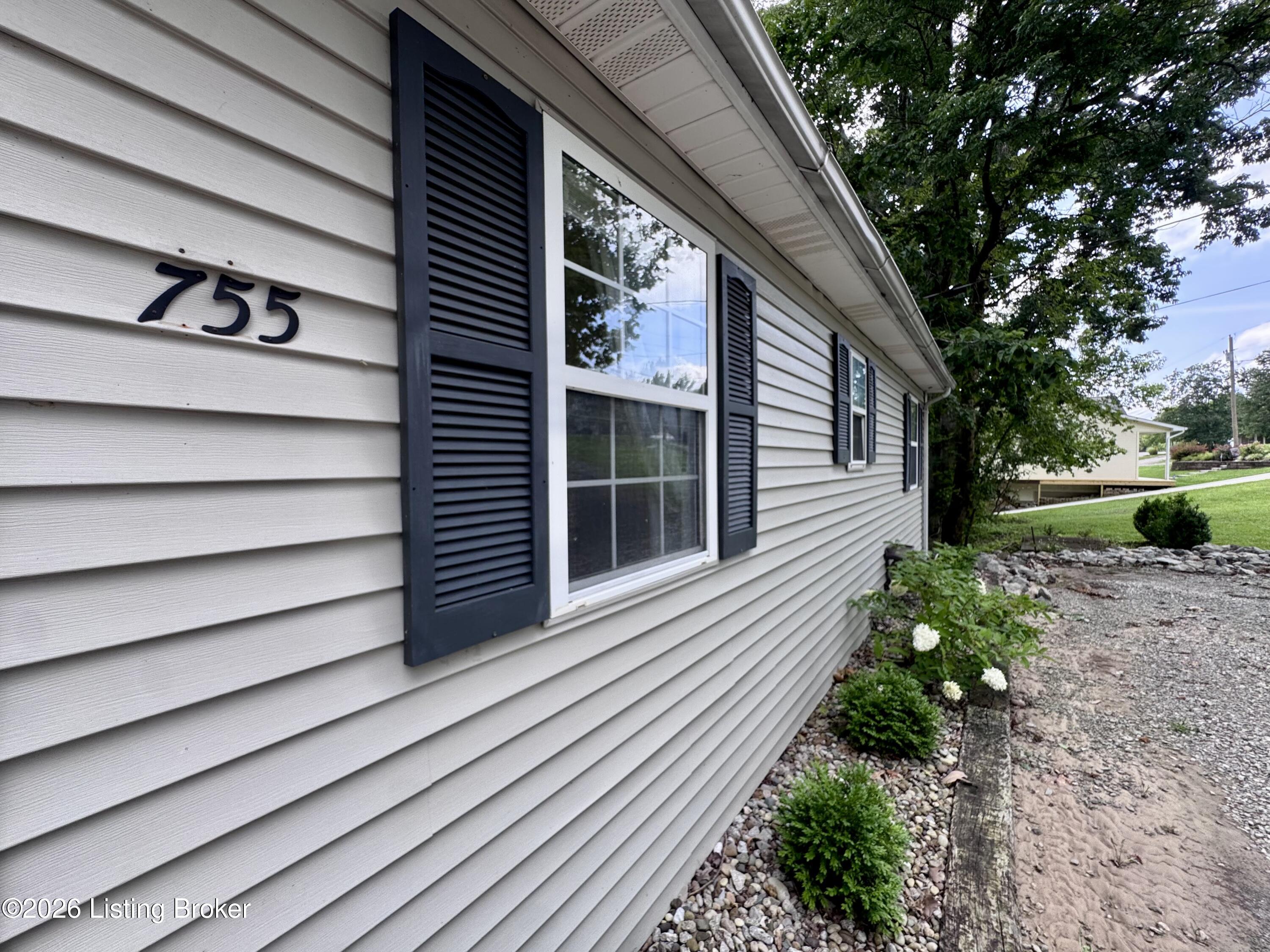 755 Meadow Lake Ln Property Photo 15