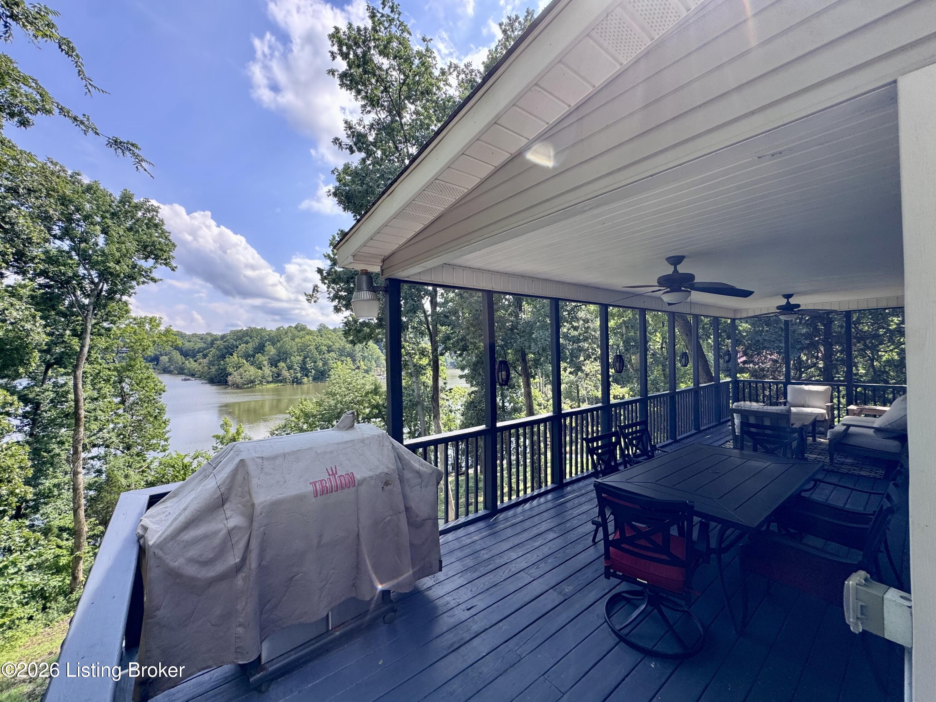 755 Meadow Lake Ln Property Photo 16