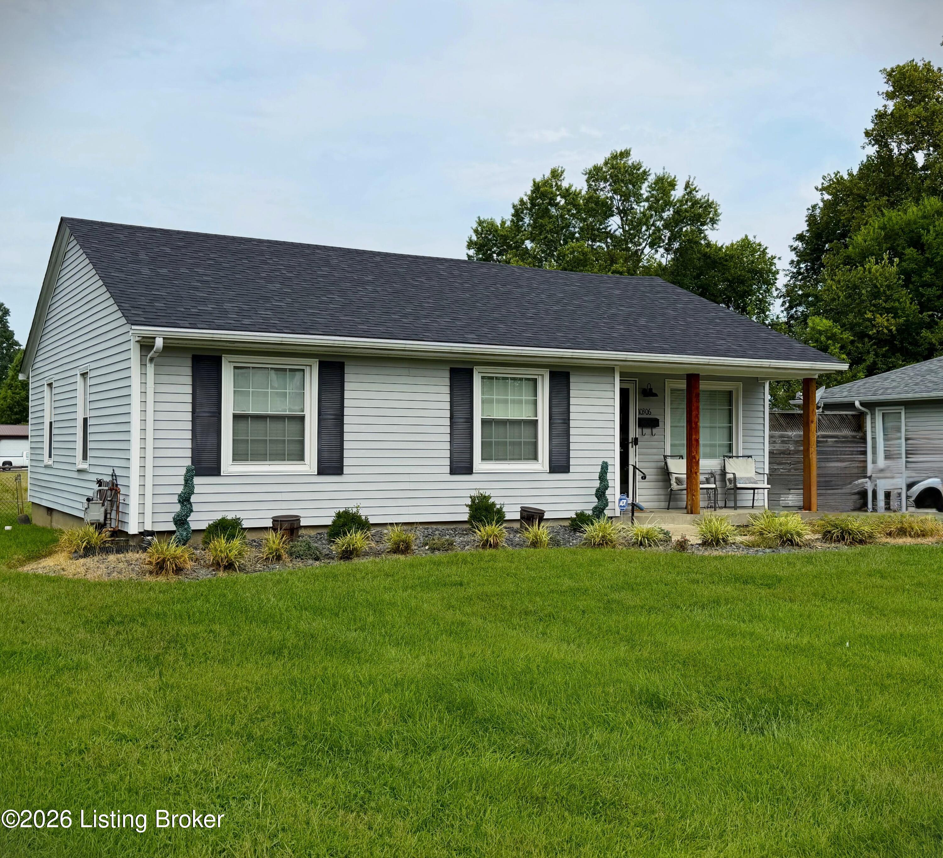 10306 Grafton Hall Rd Property Photo 2
