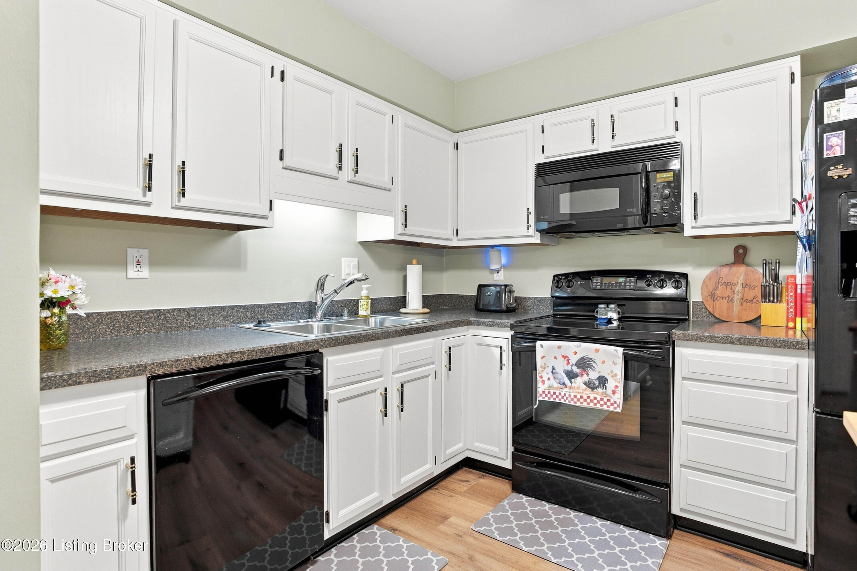 818 Washburn Ave 6 Property Photo 12