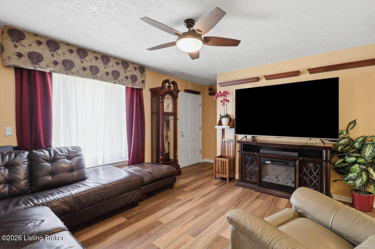 6212 Big Ben Dr Property Photo 3