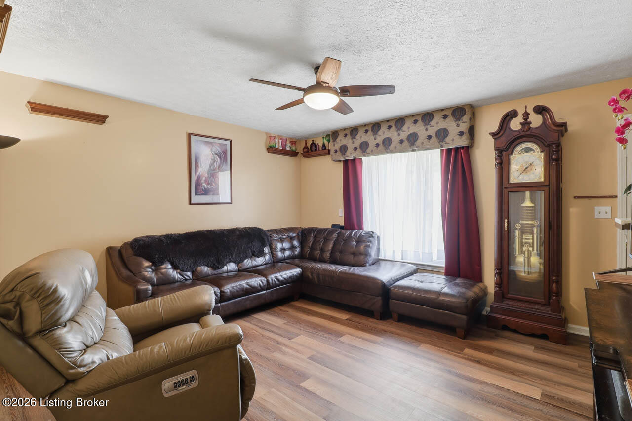 6212 Big Ben Dr Property Photo 4