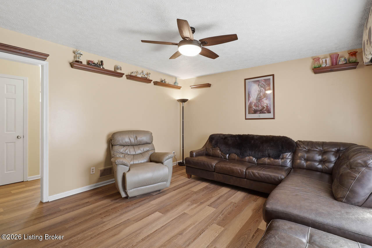 6212 Big Ben Dr Property Photo 5