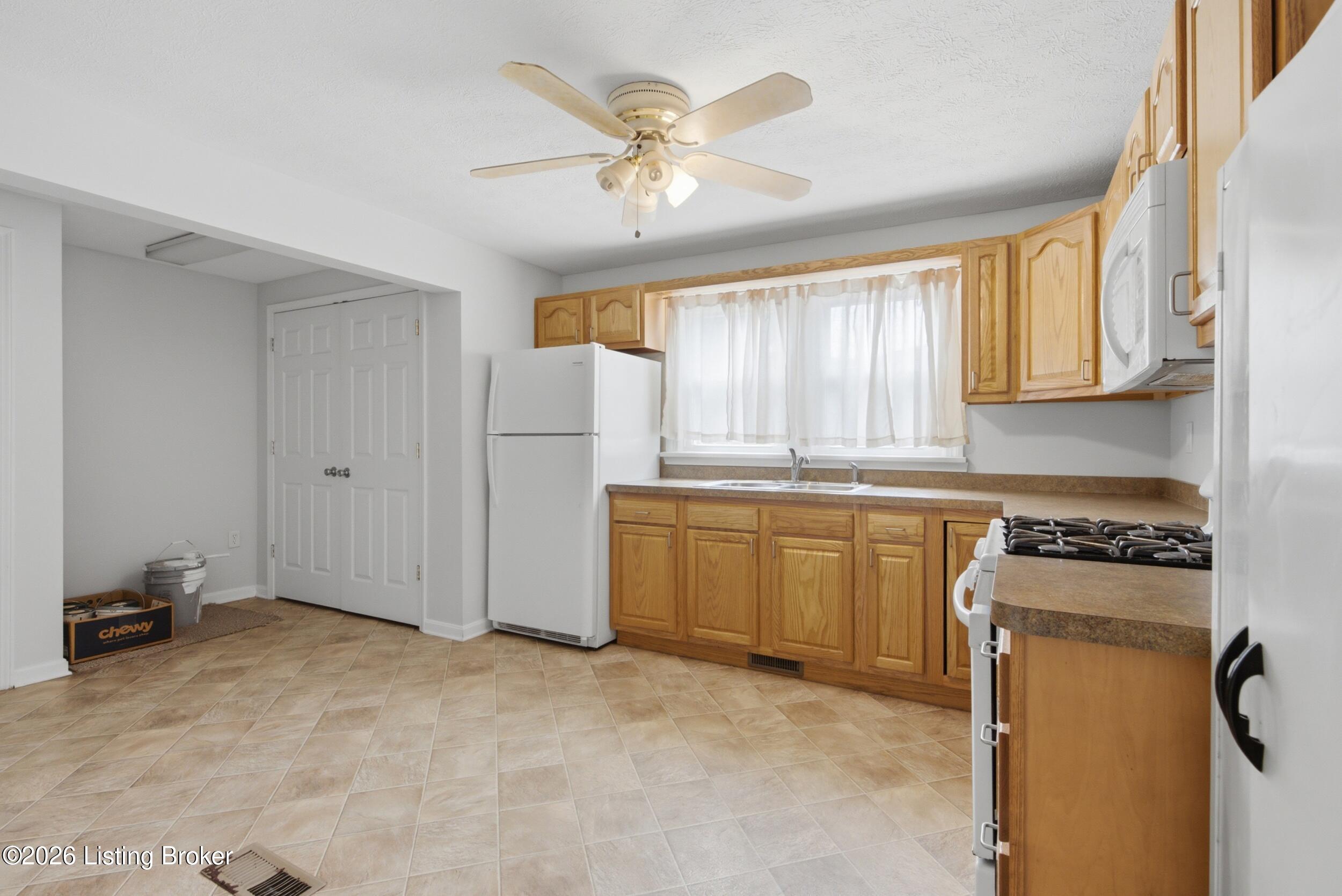 2610 Franklin Ave Property Photo 11