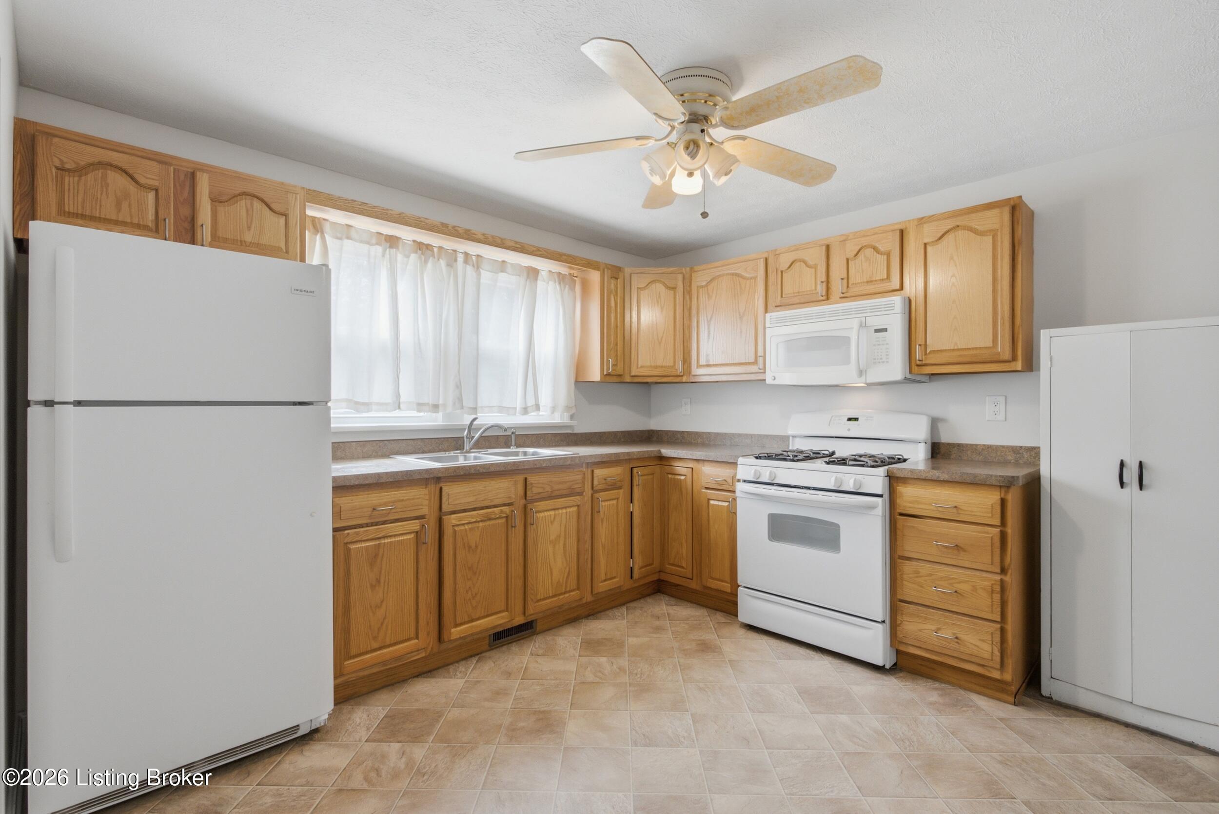 2610 Franklin Ave Property Photo 12