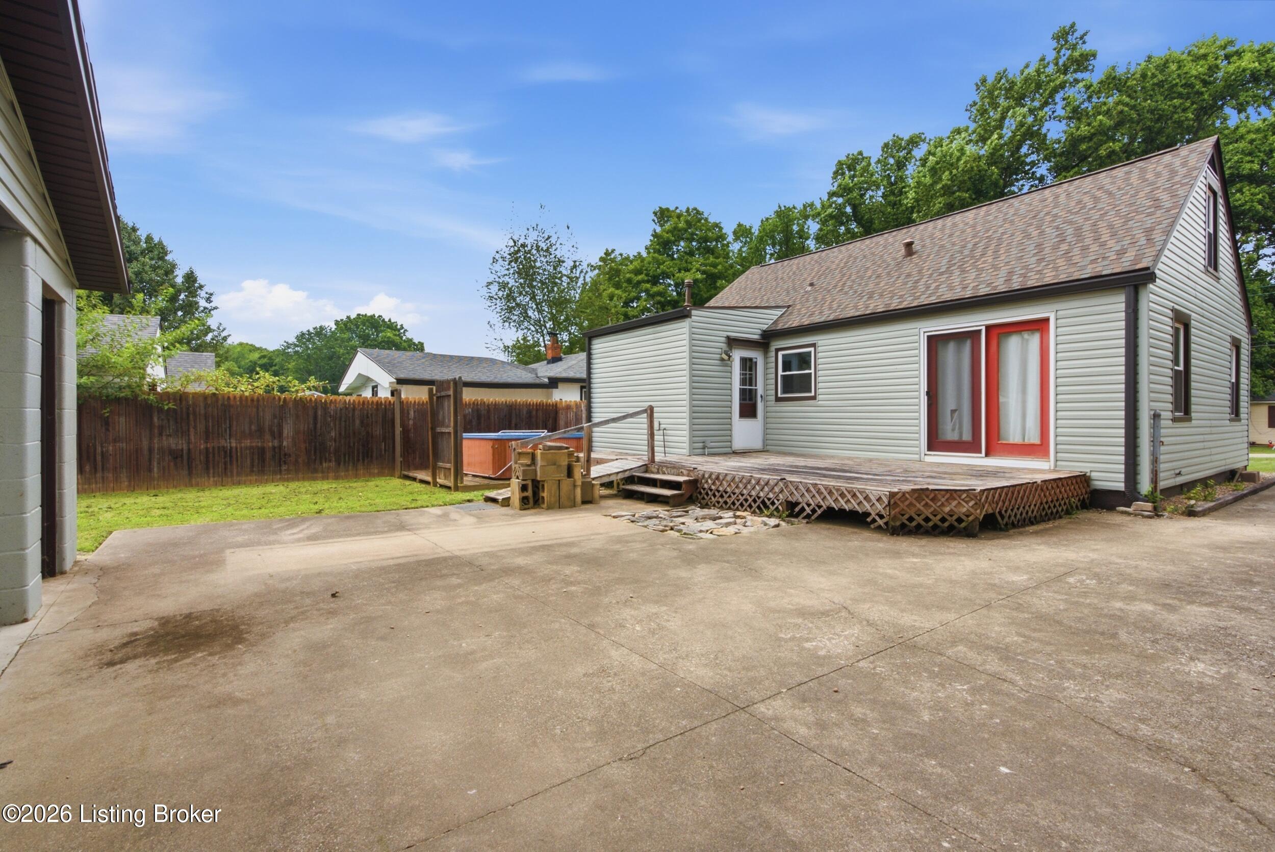 2610 Franklin Ave Property Photo 29