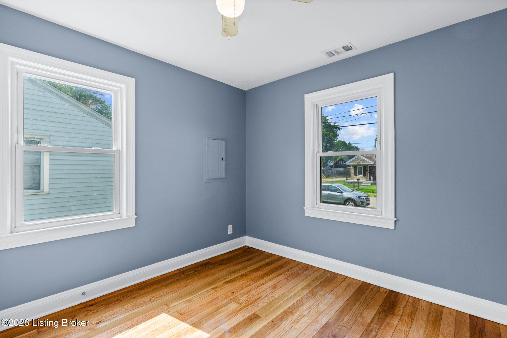 1028 Camden Ave Property Photo 9