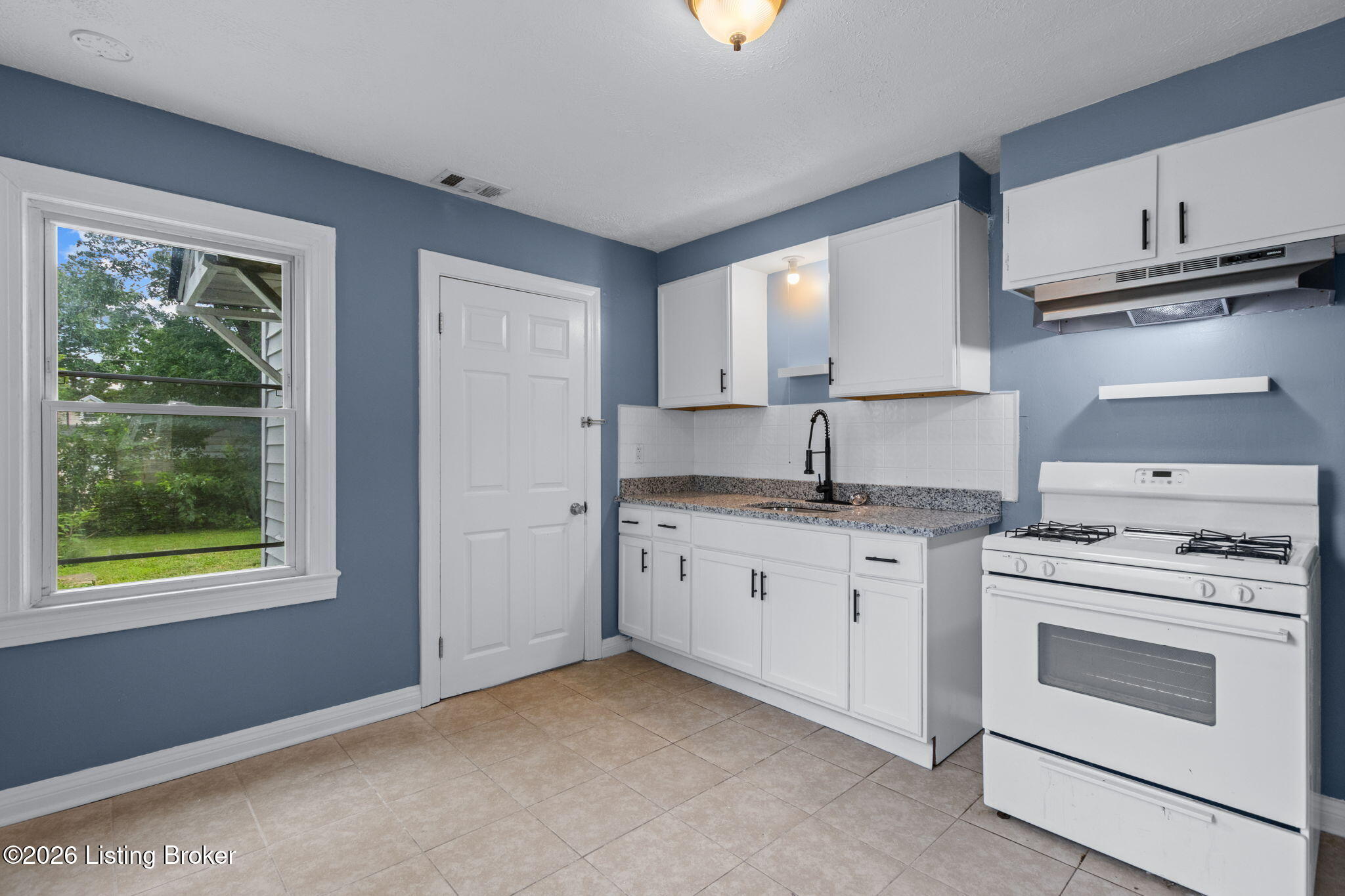 1028 Camden Ave Property Photo 15