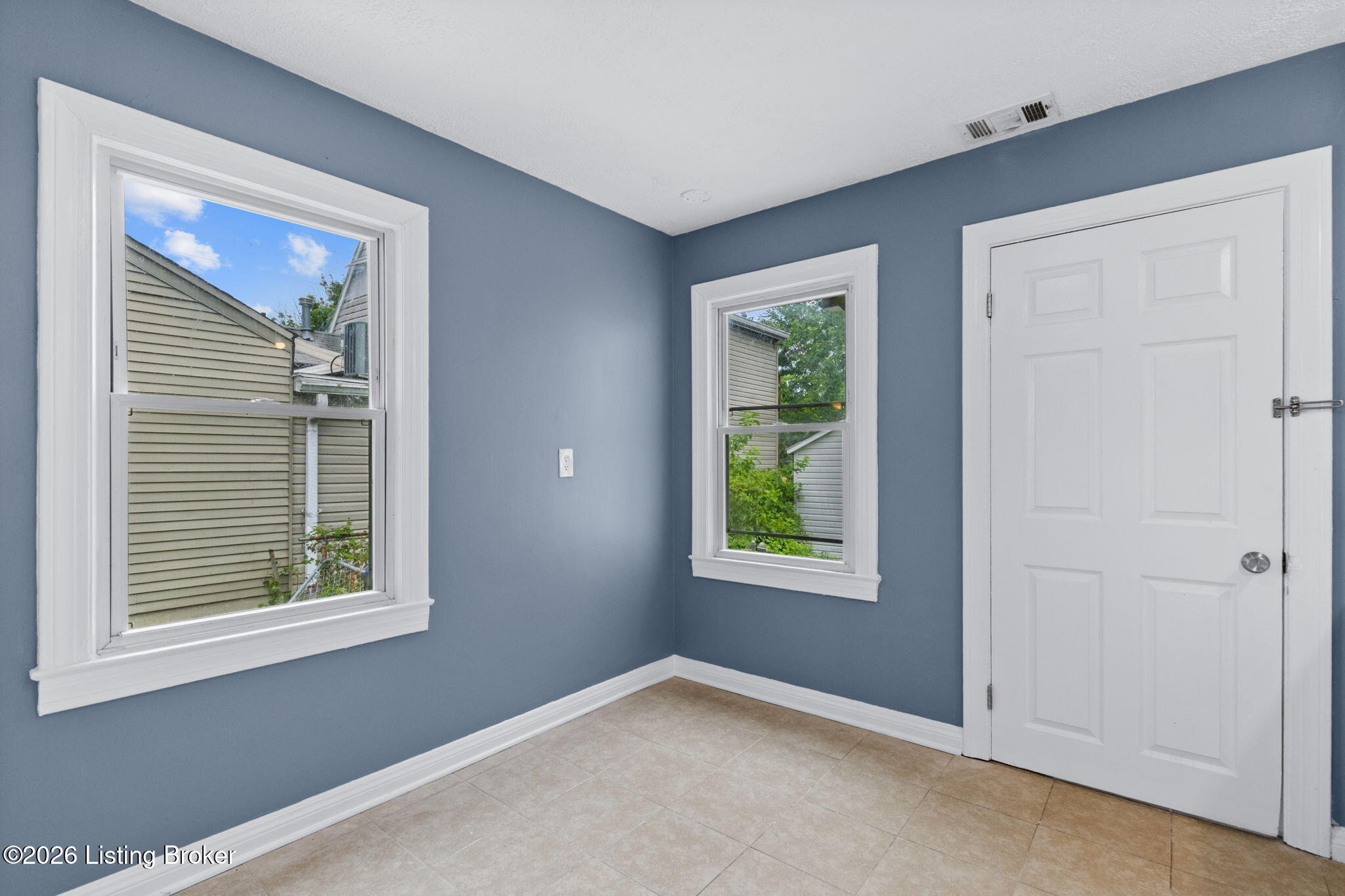 1028 Camden Ave Property Photo 17