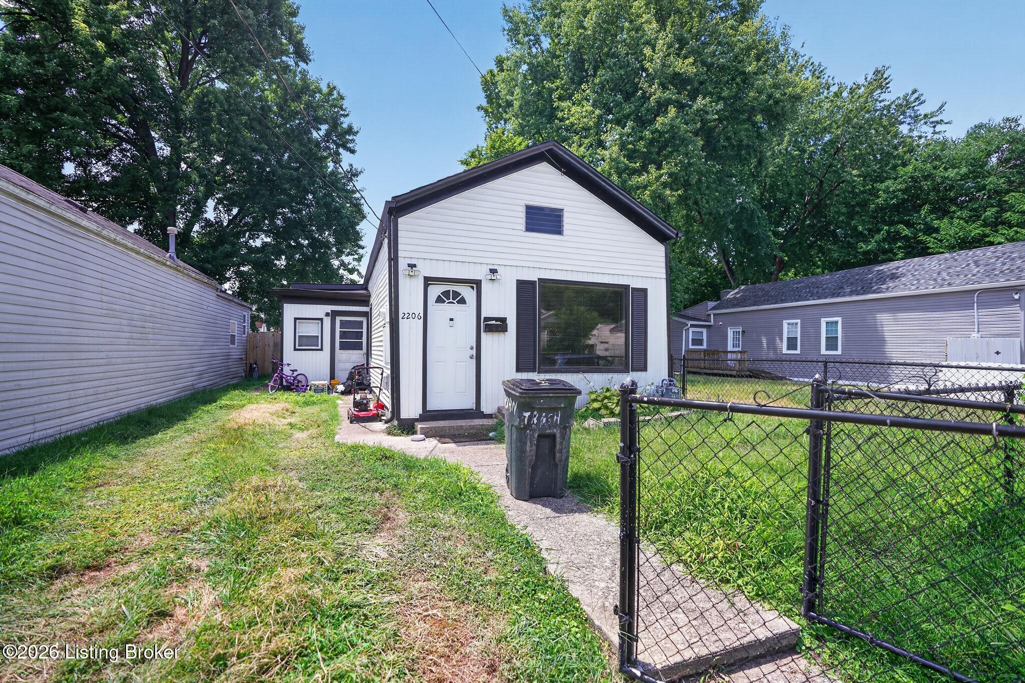 2206 Saint Xavier St Property Photo 2