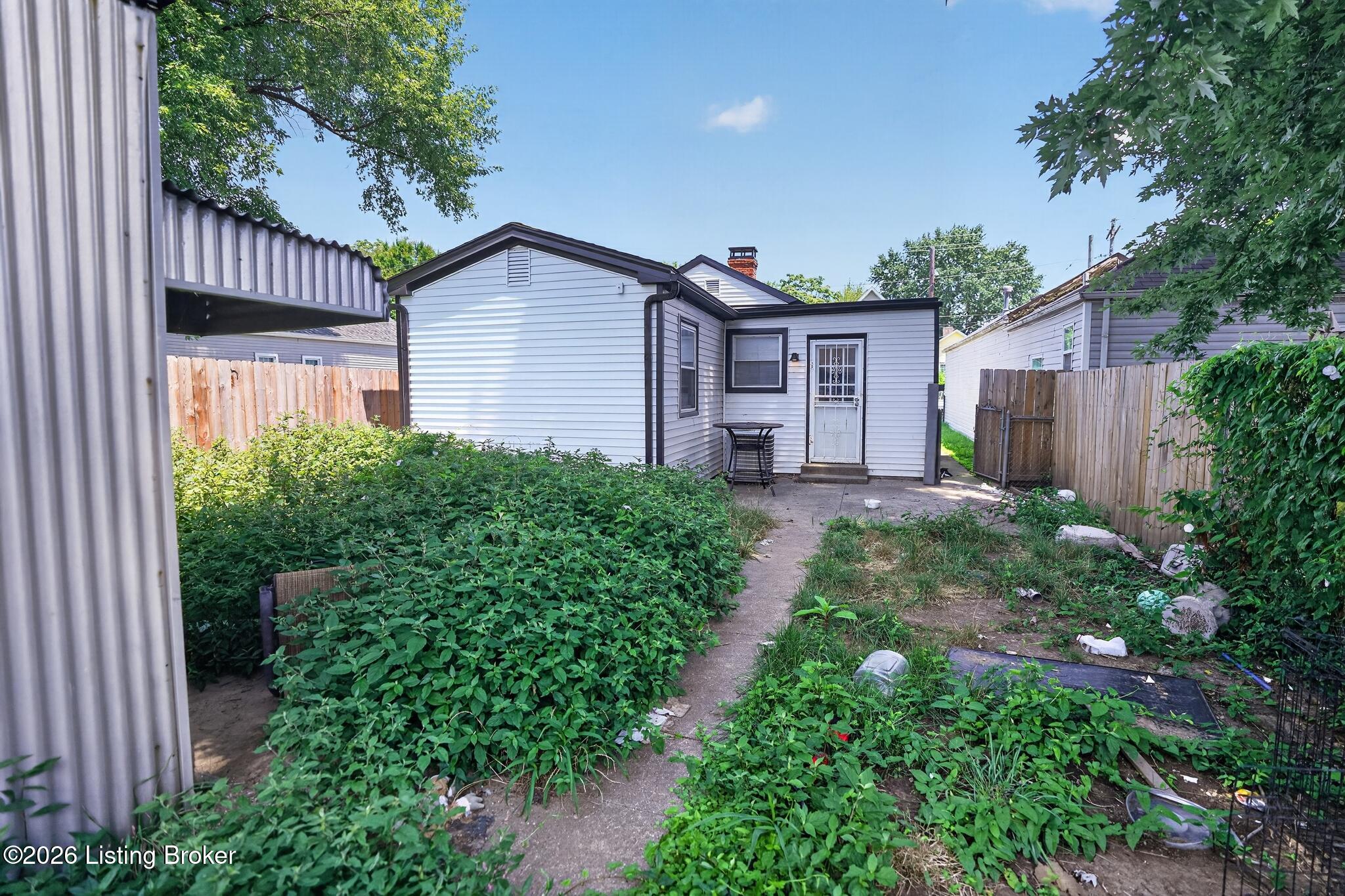 2206 Saint Xavier St Property Photo 5