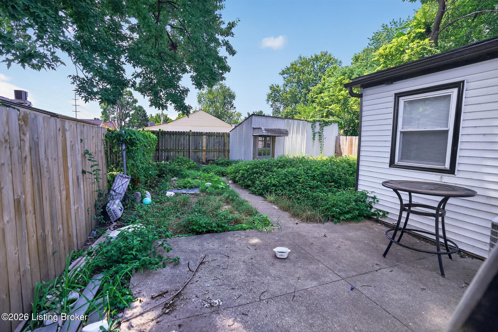 2206 Saint Xavier St Property Photo 6
