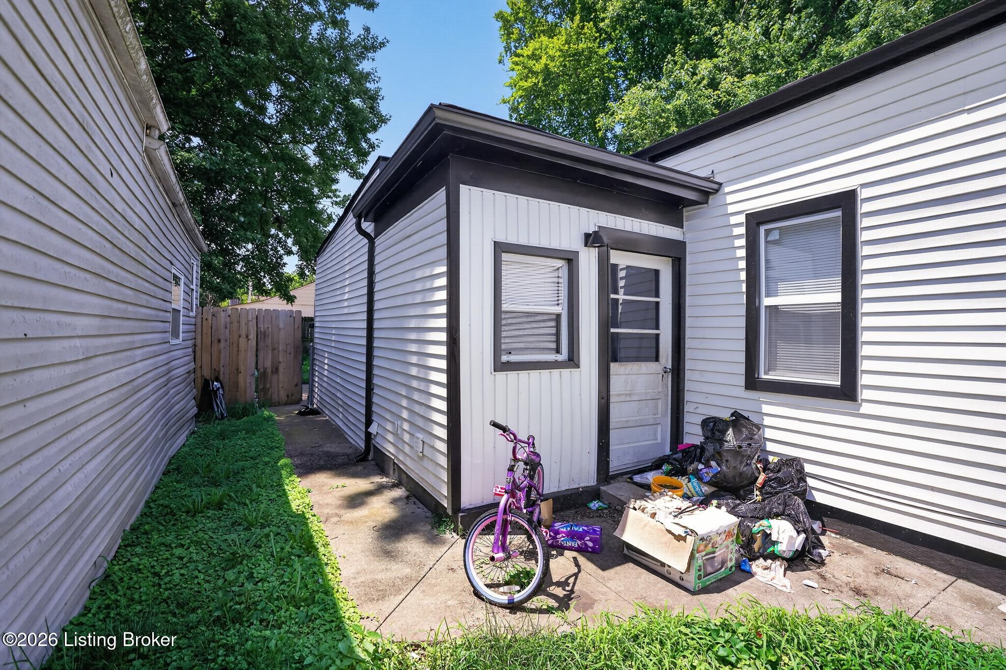 2206 Saint Xavier St Property Photo 7
