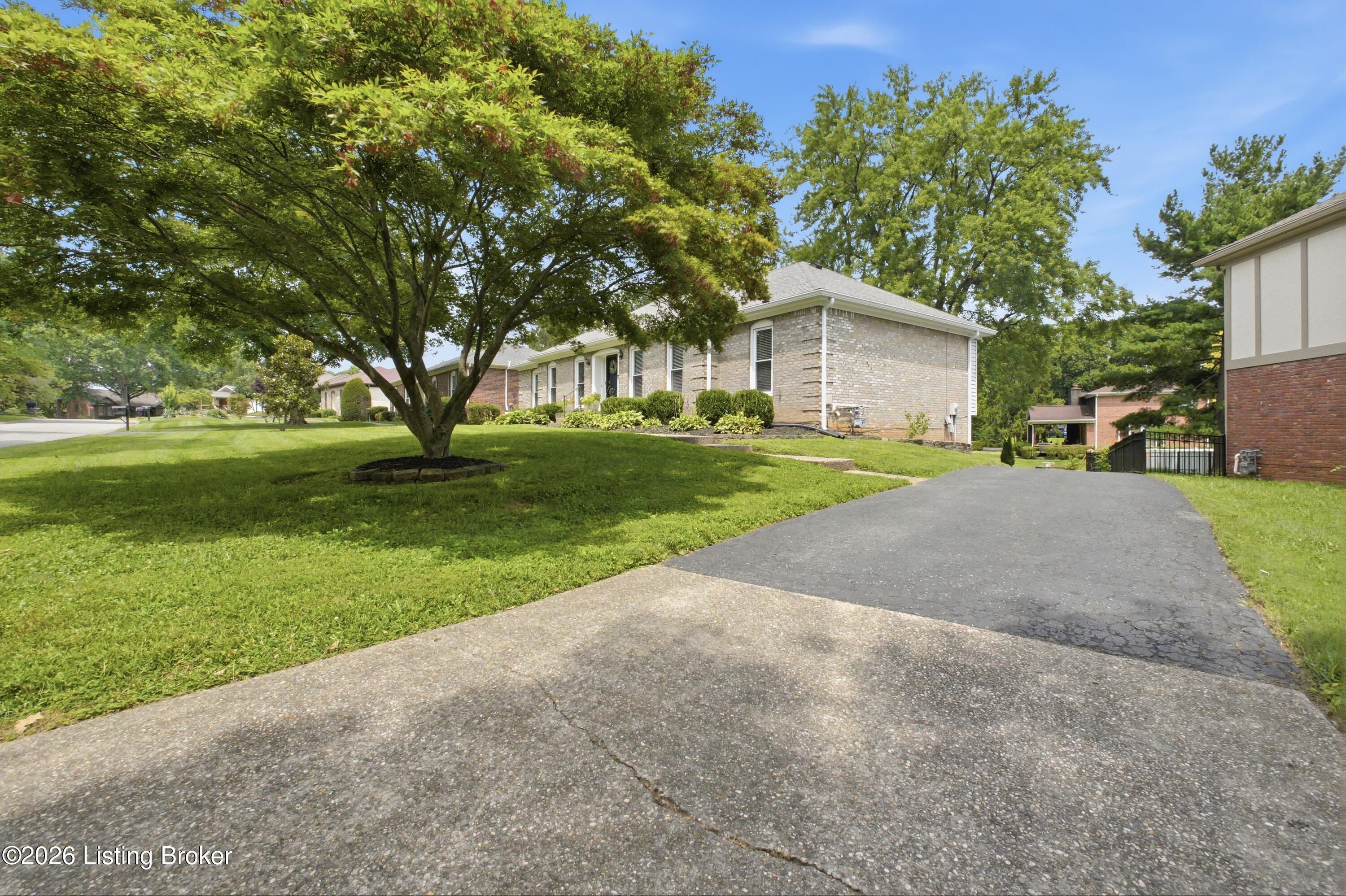 213 Club Oak Ct Property Photo 4