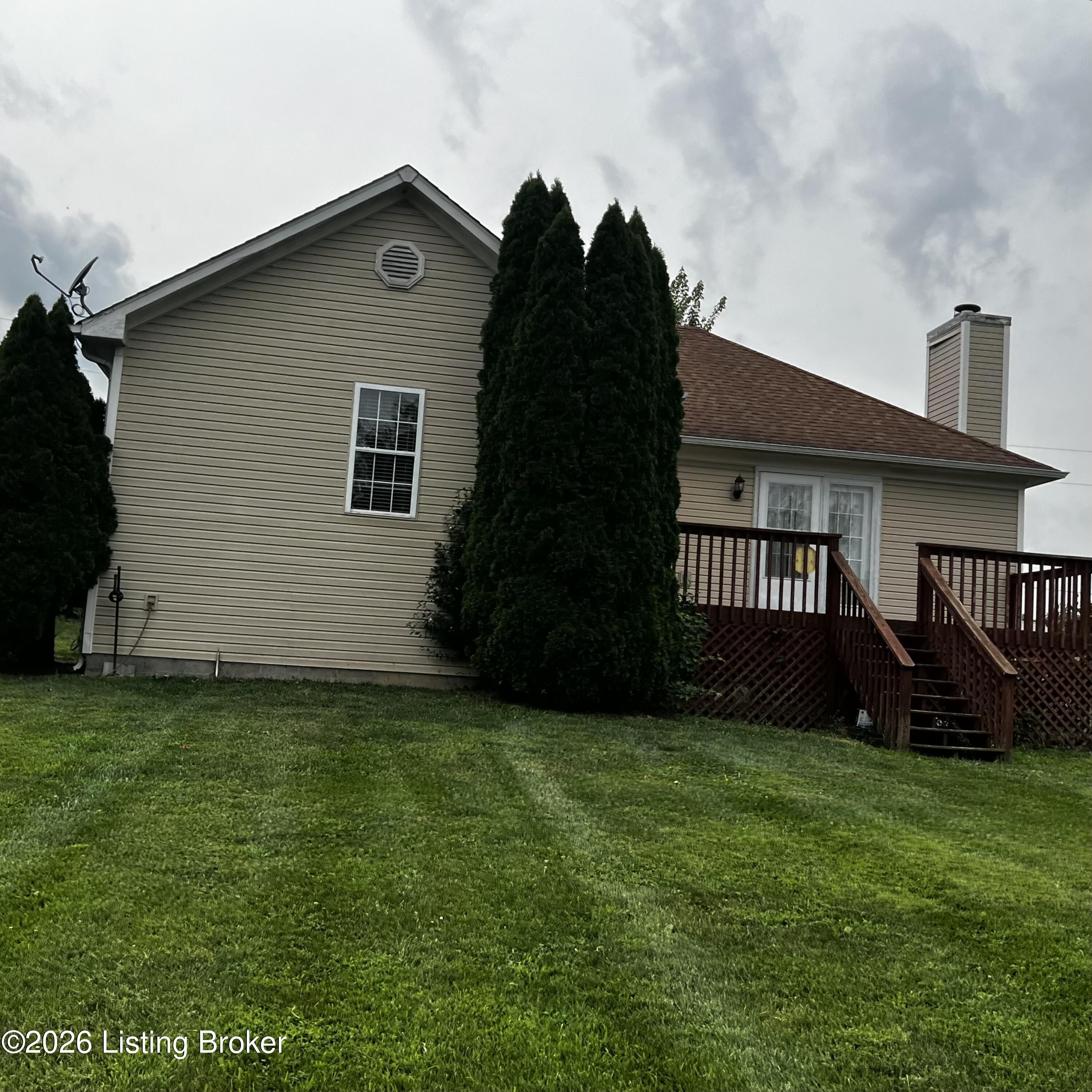 111 Springhill Ln Property Photo 12