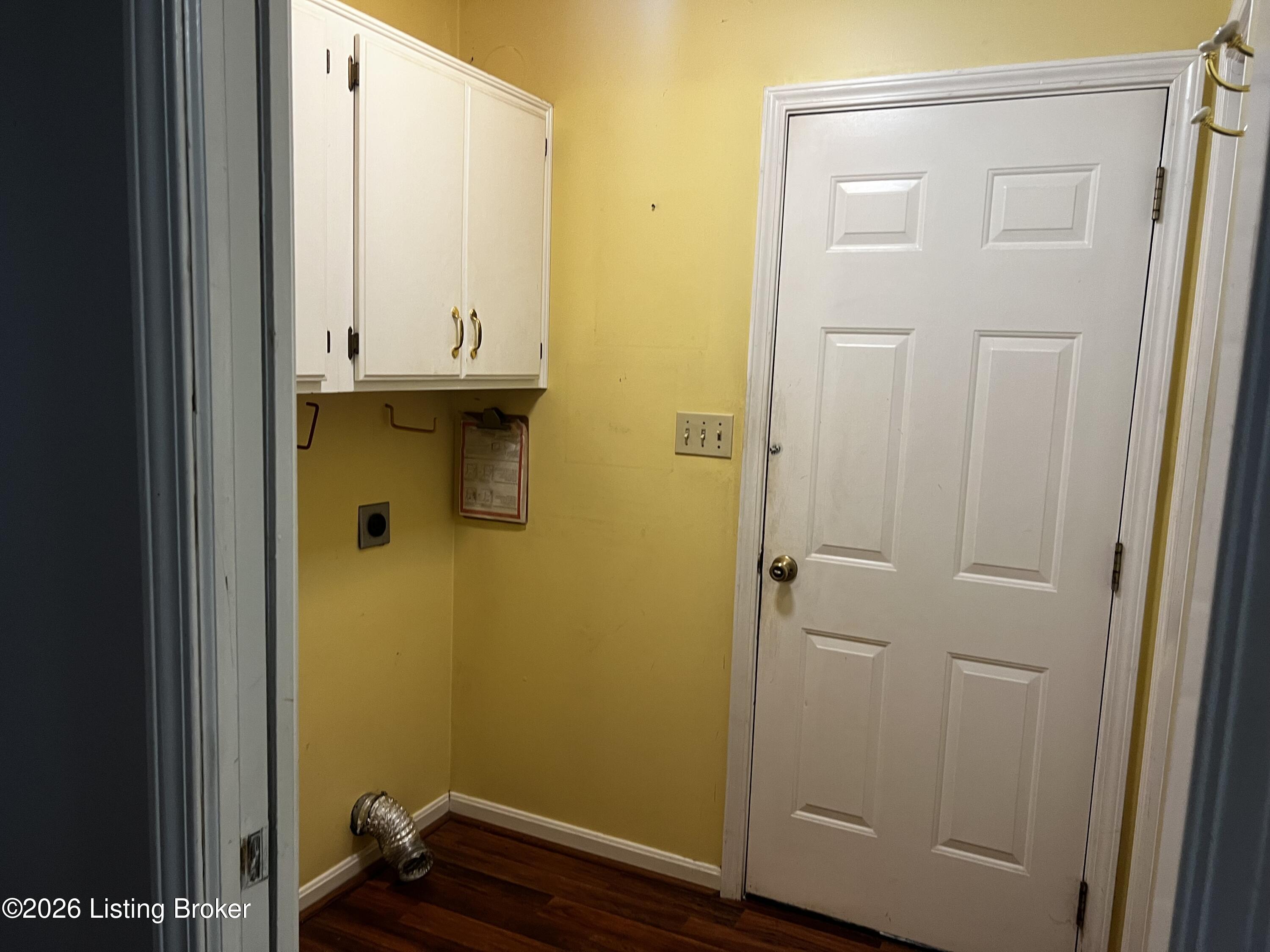 111 Springhill Ln Property Photo 15