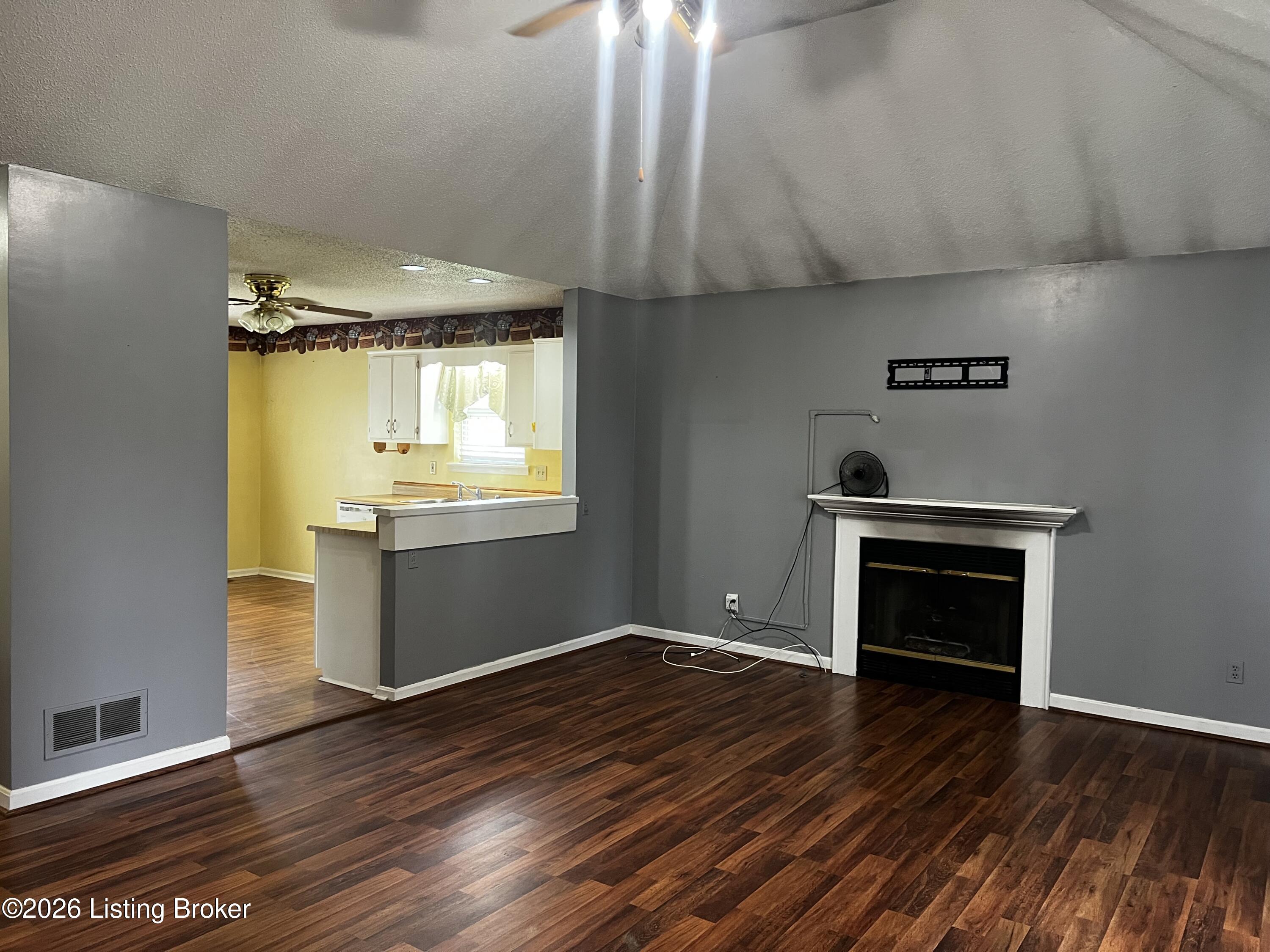 111 Springhill Ln Property Photo 16