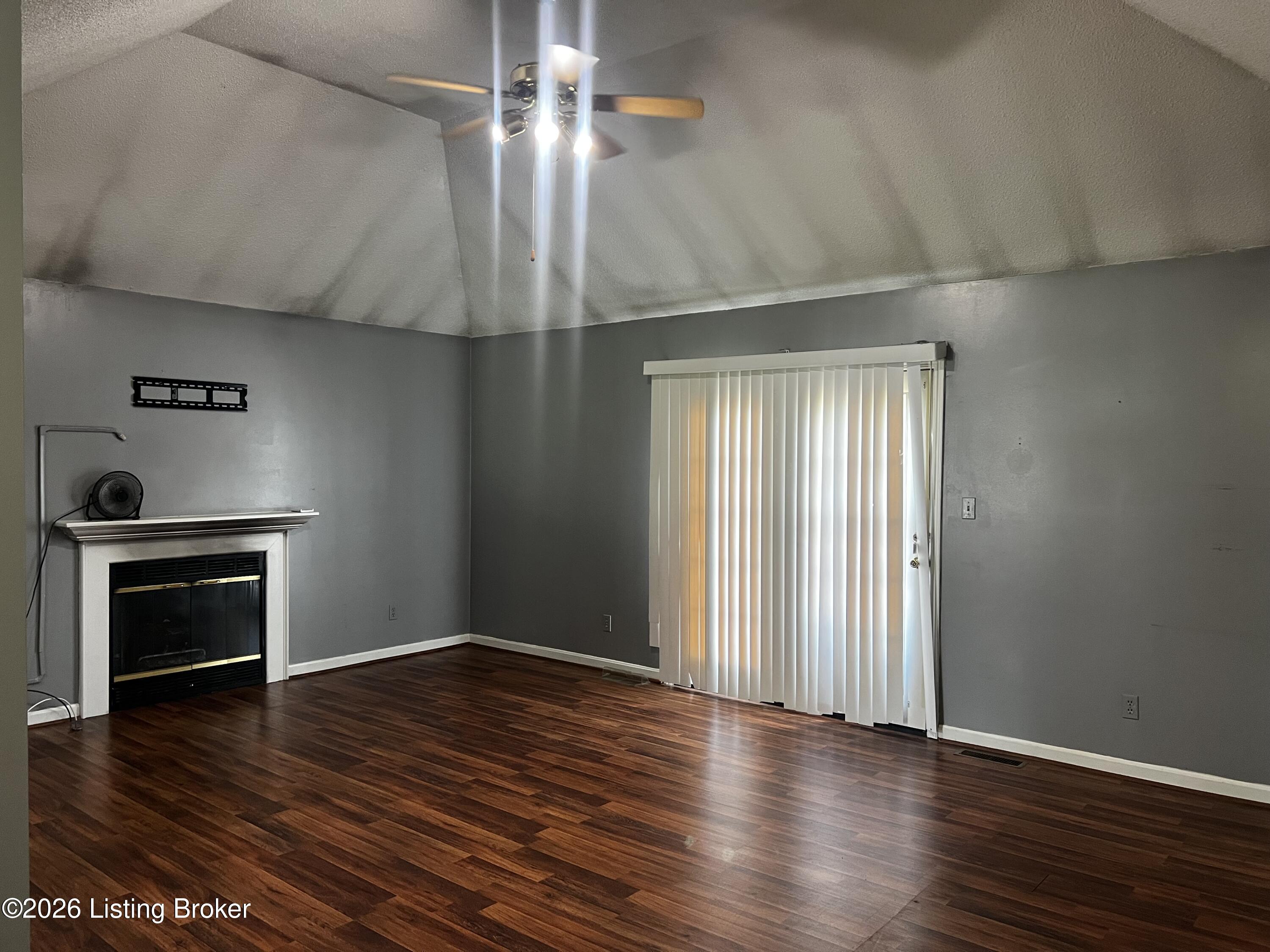 111 Springhill Ln Property Photo 18