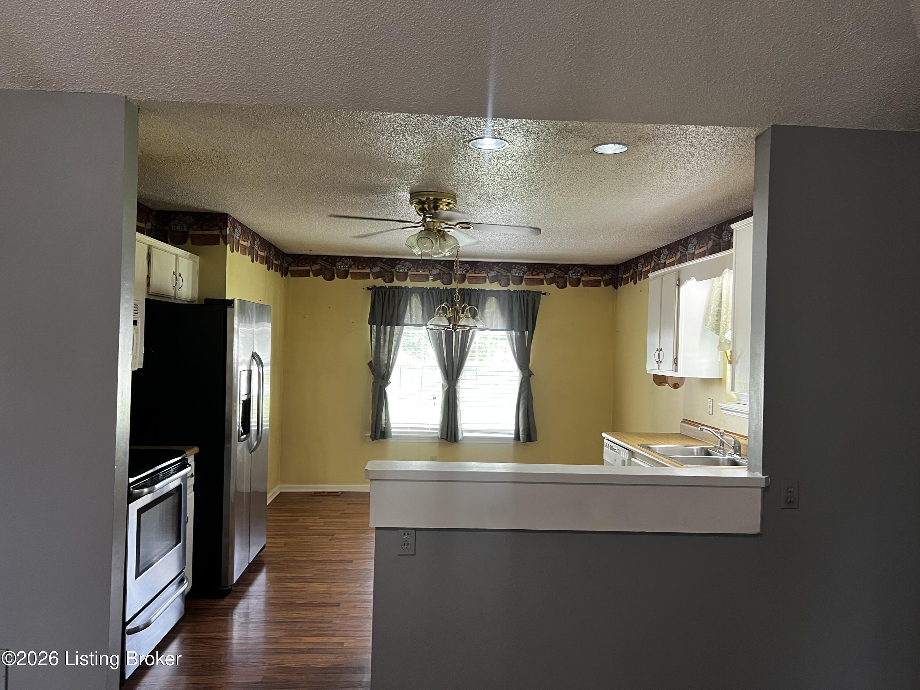 111 Springhill Ln Property Photo 19