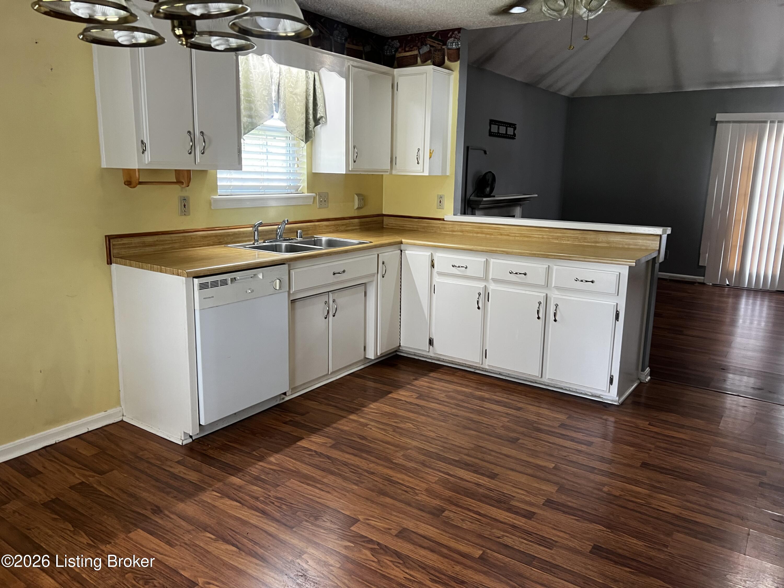111 Springhill Ln Property Photo 21