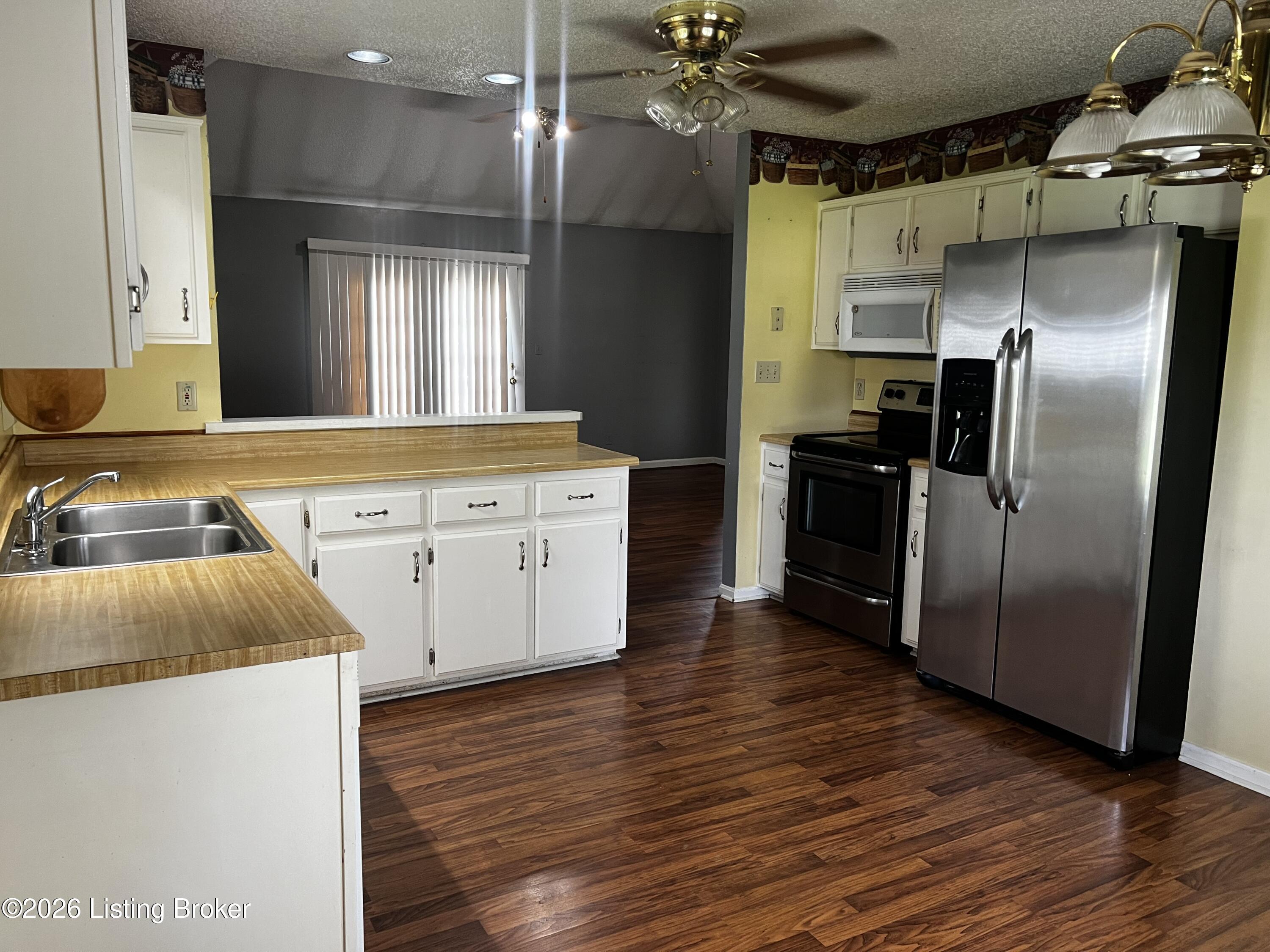 111 Springhill Ln Property Photo 22