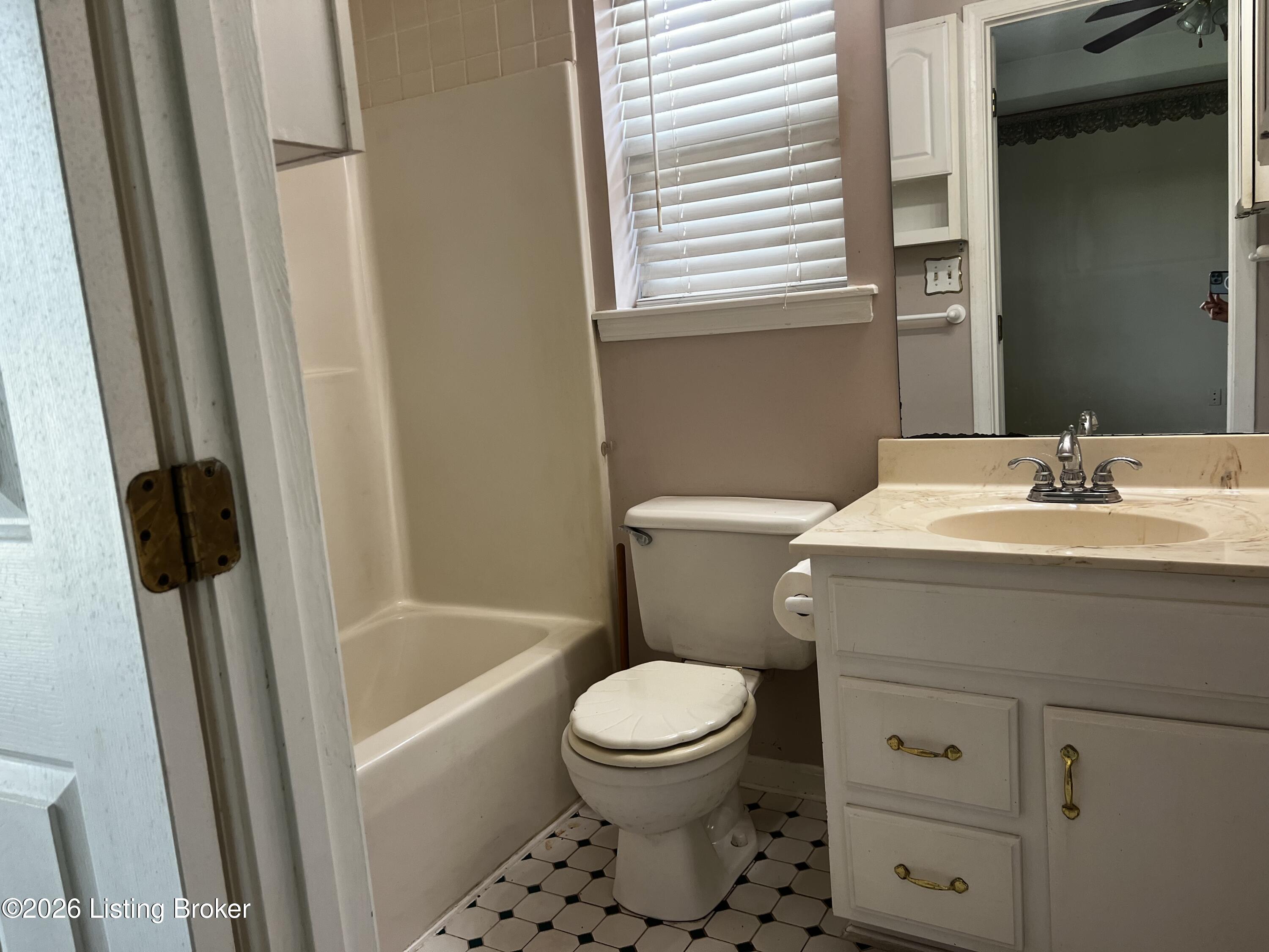 111 Springhill Ln Property Photo 24