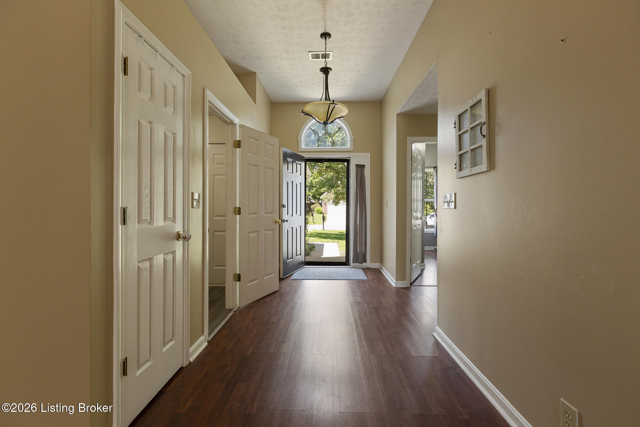 1208 Beckley Hills Ct Property Photo 3