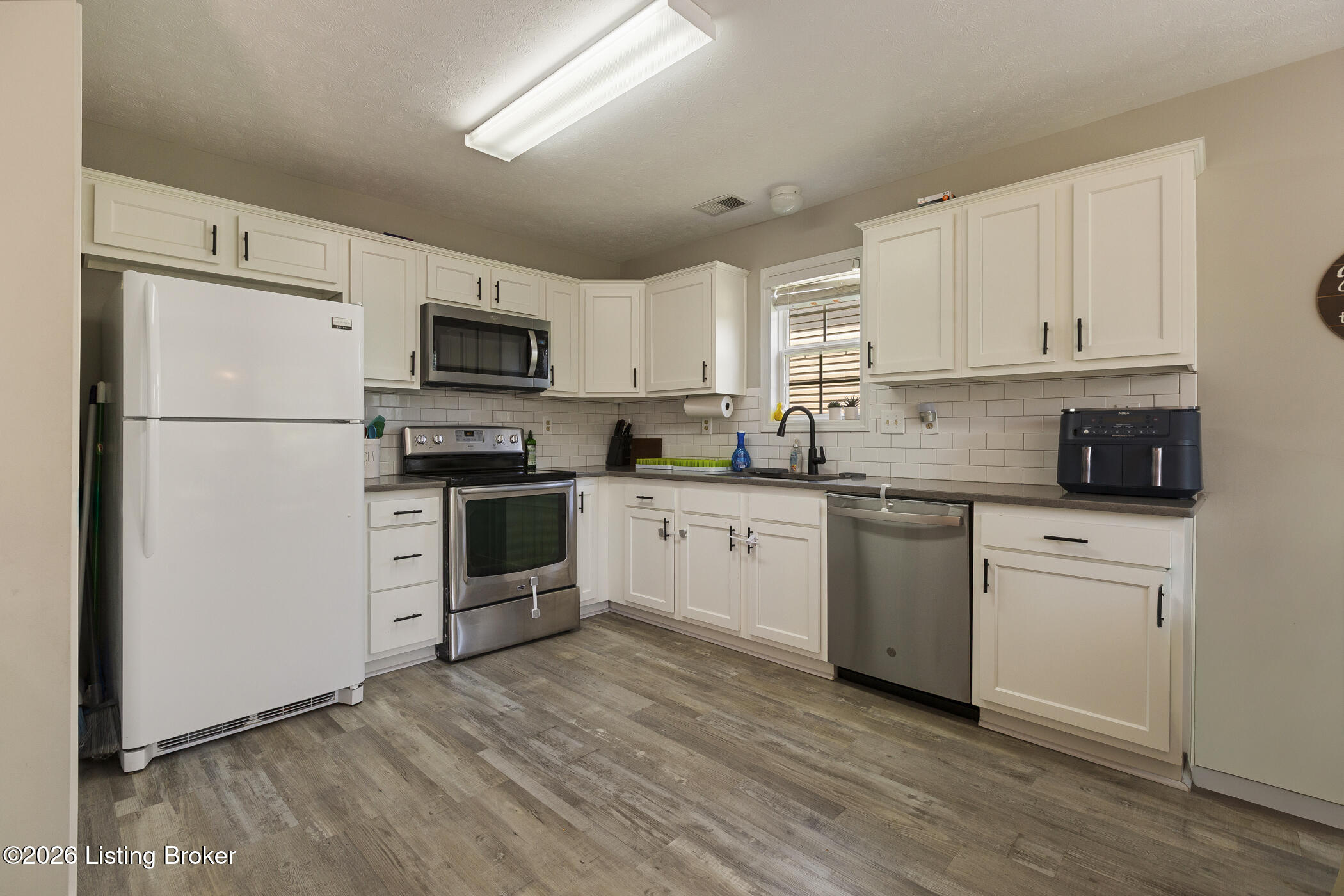 1208 Beckley Hills Ct Property Photo 7