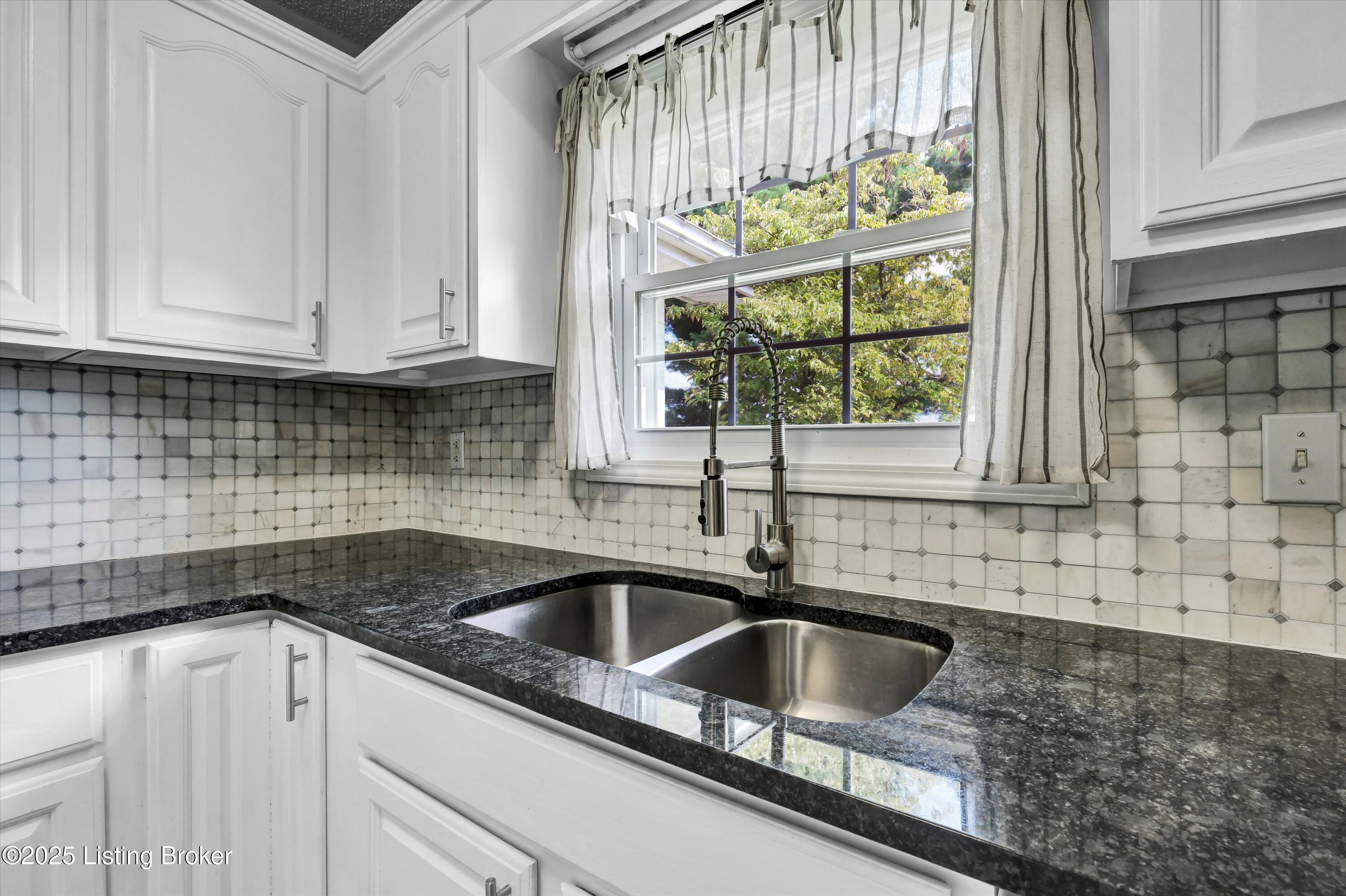 4612 Glenarm Rd Property Photo 20