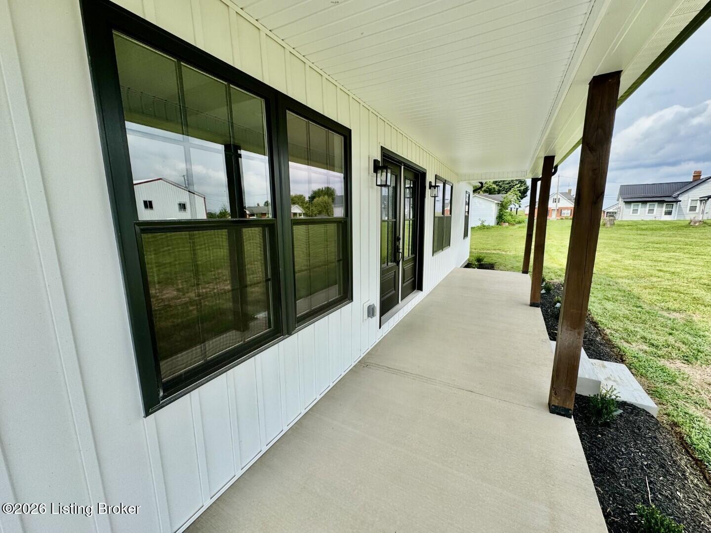 100 Foster Ln Property Photo 3