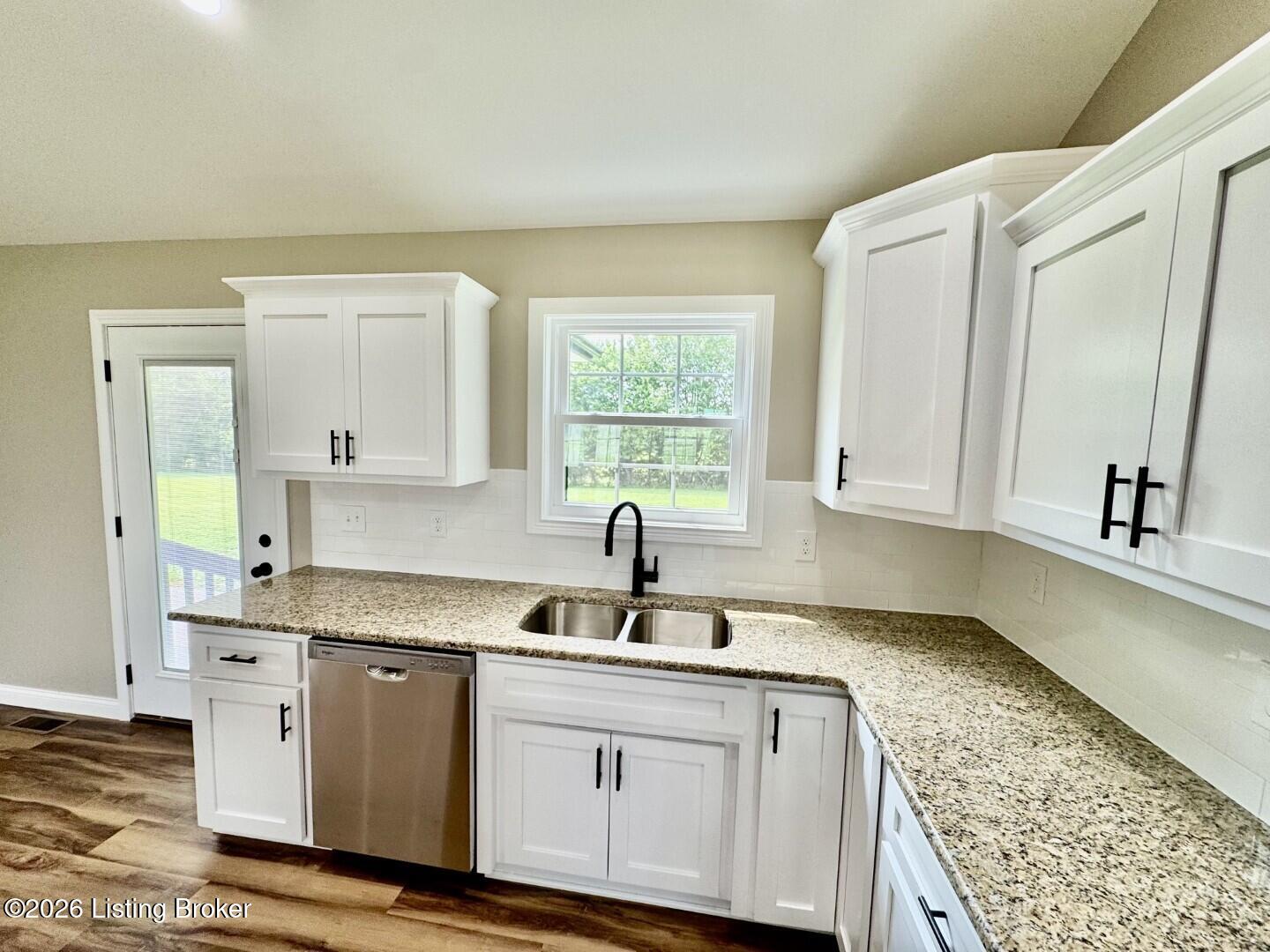 100 Foster Ln Property Photo 5