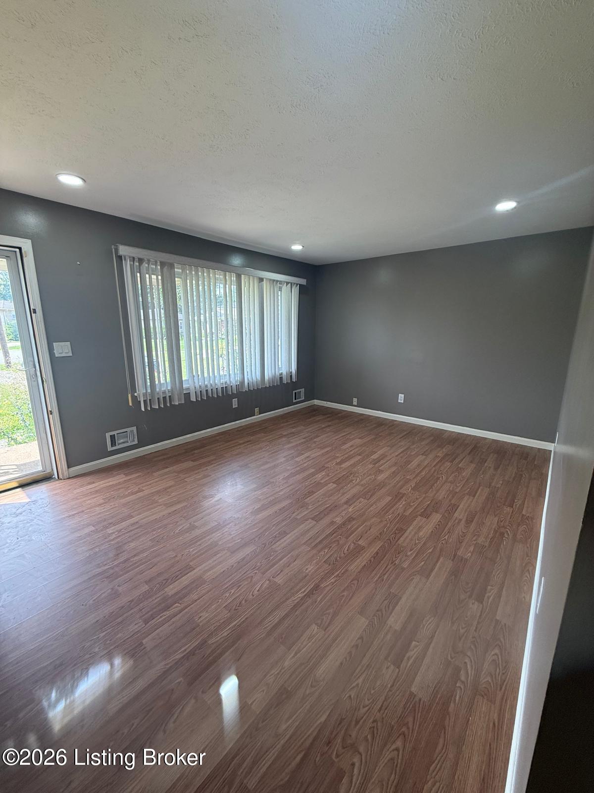 5411 Fennel Ct Property Photo 3