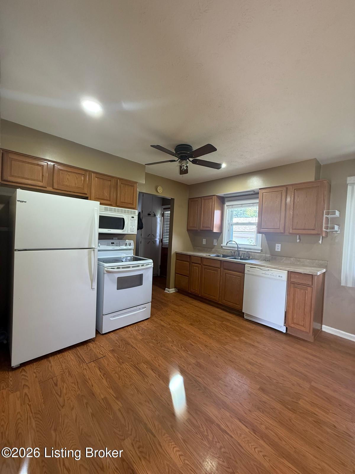 5411 Fennel Ct Property Photo 4