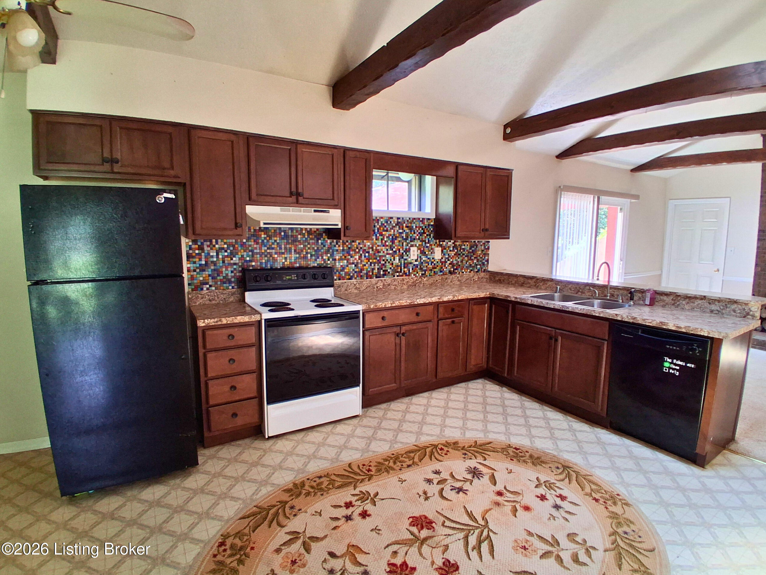 2510 Cambridge Dr Property Photo 2
