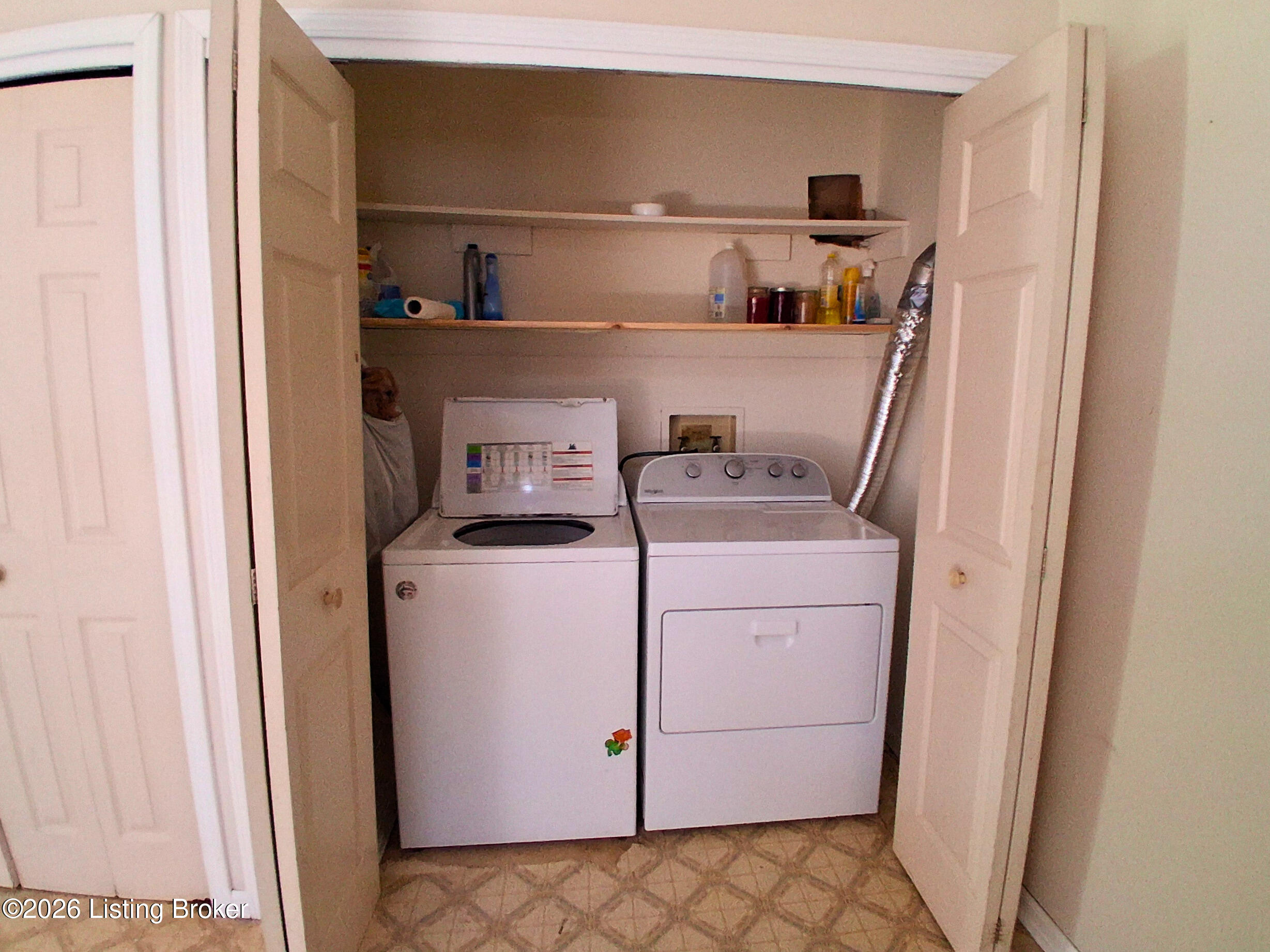 2510 Cambridge Dr Property Photo 4