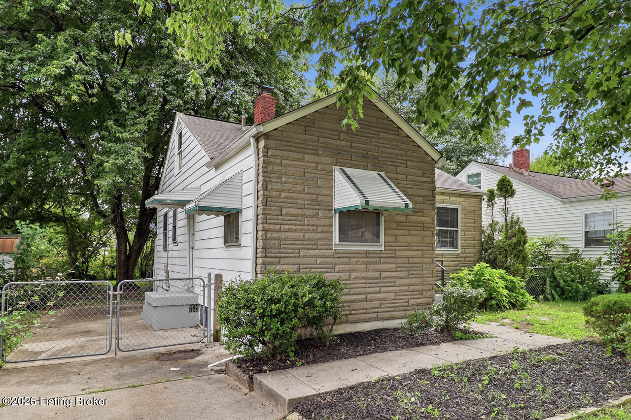 702 Compton St Property Photo 3