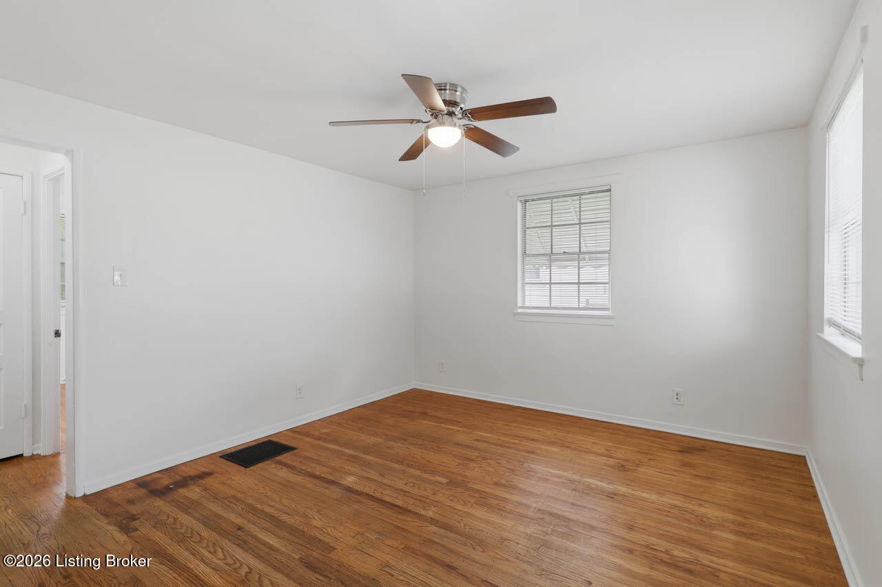 702 Compton St Property Photo 7