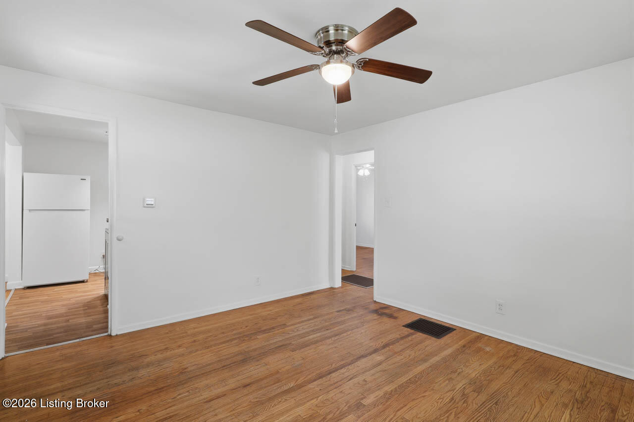 702 Compton St Property Photo 9