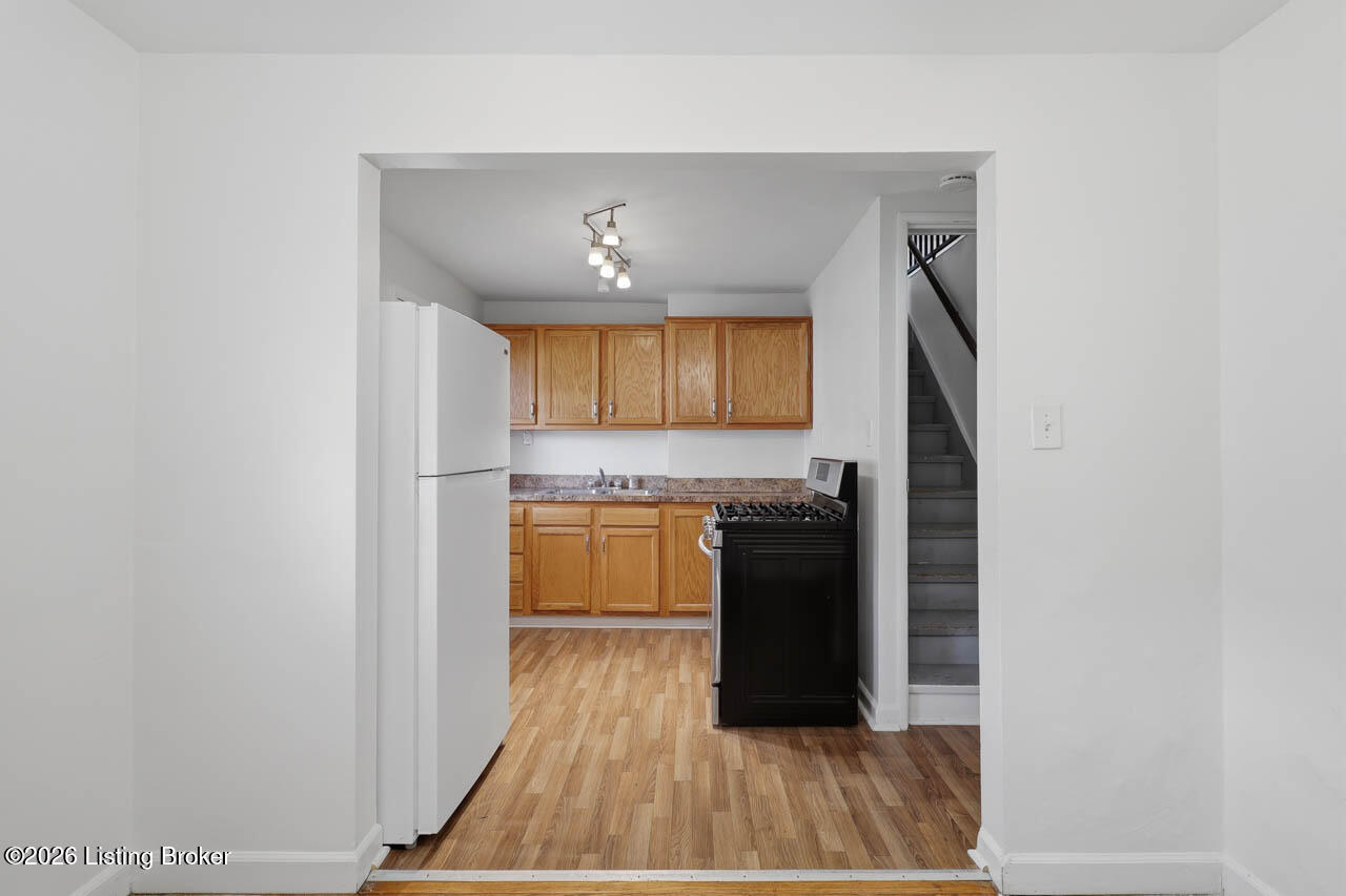 702 Compton St Property Photo 14