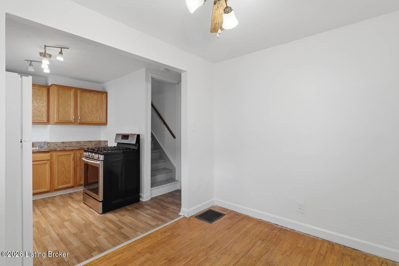702 Compton St Property Photo 15
