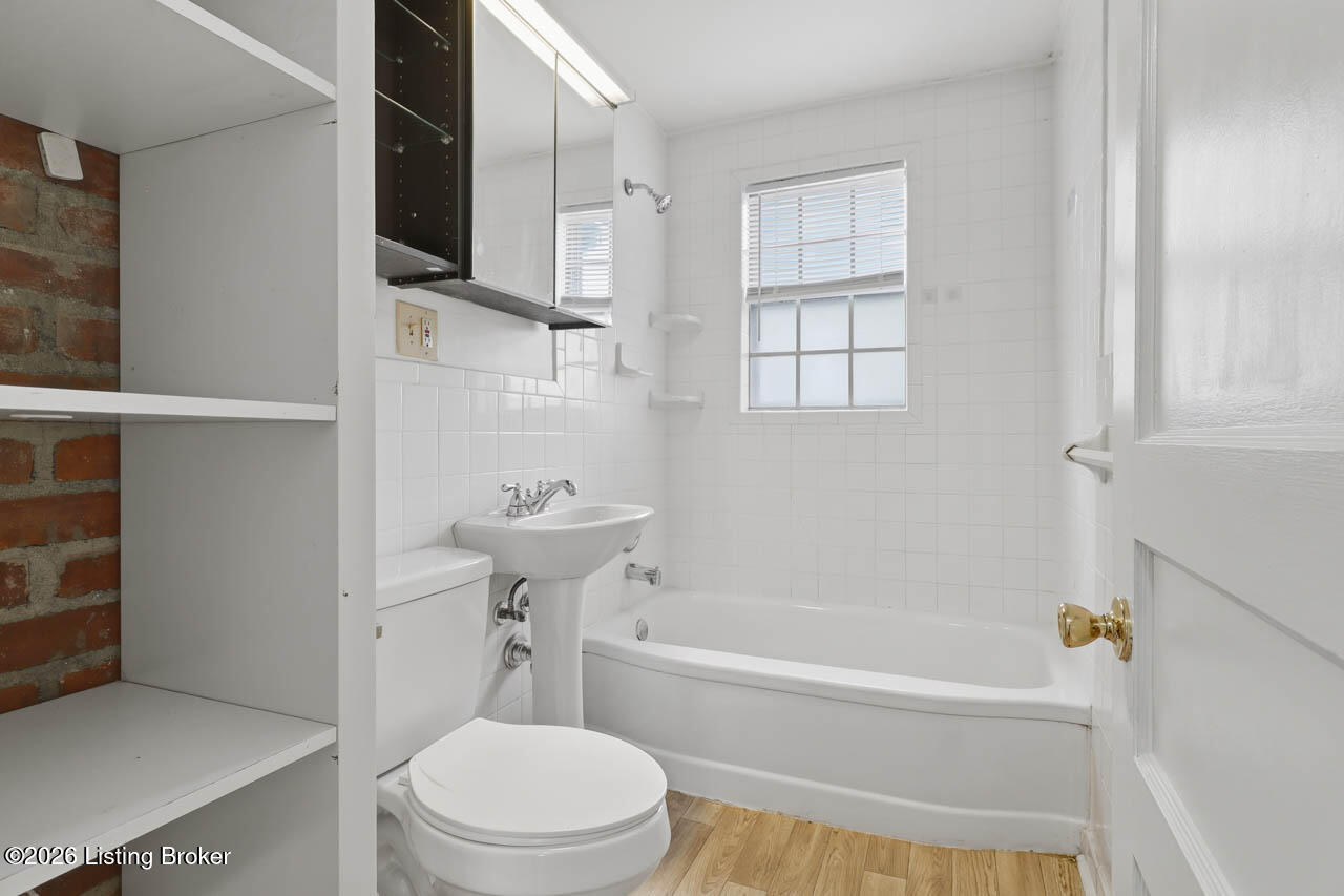 702 Compton St Property Photo 23
