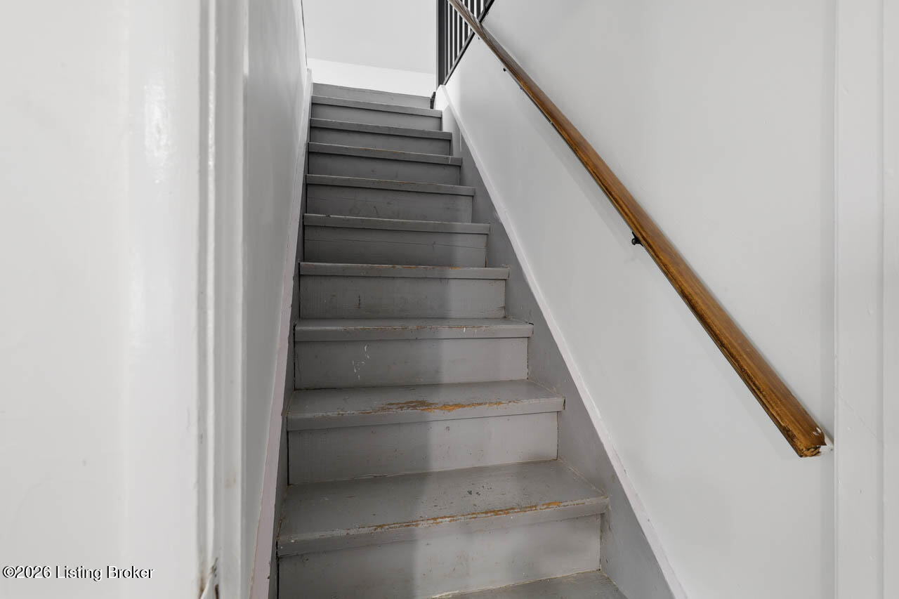 702 Compton St Property Photo 25