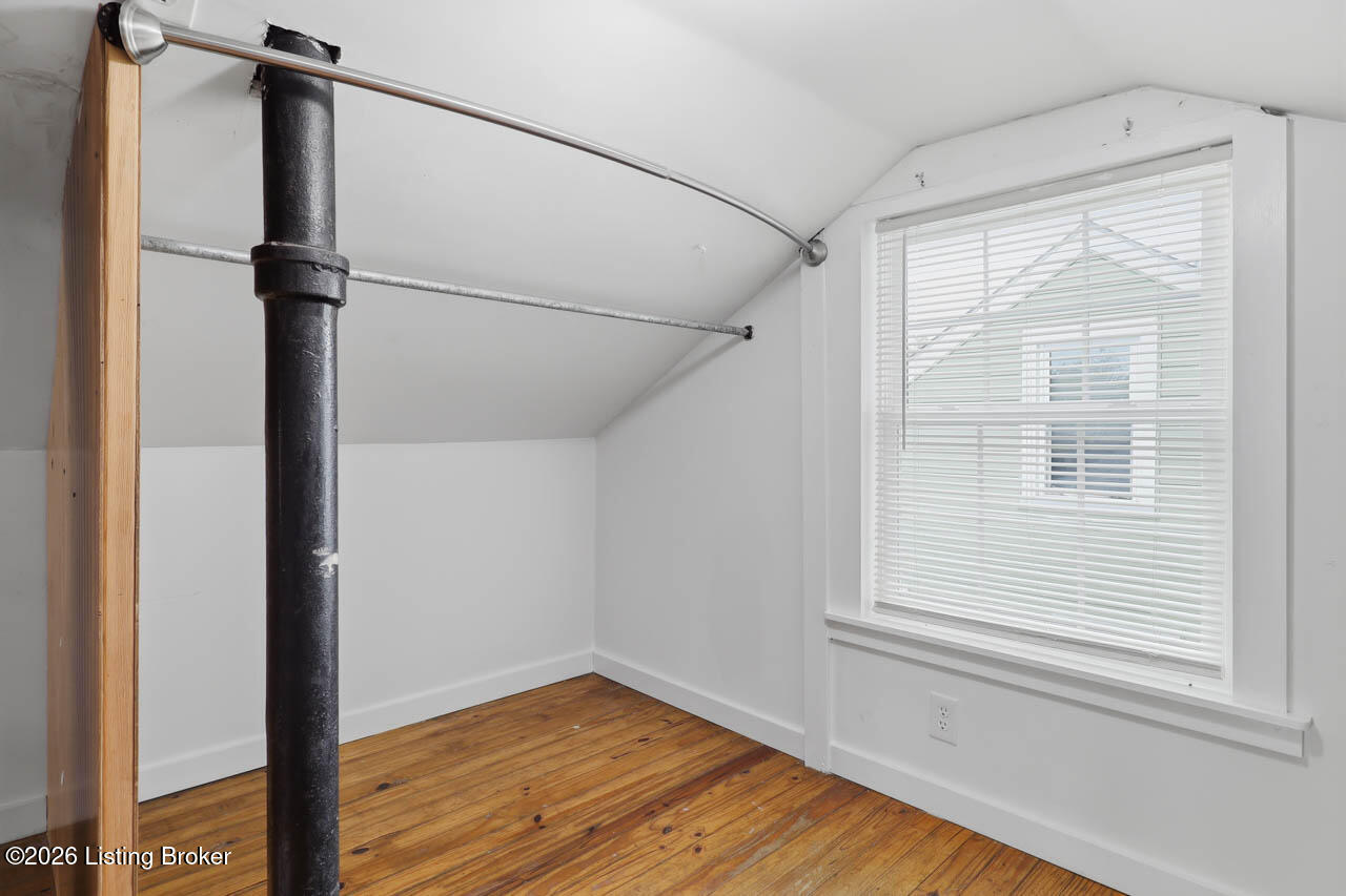 702 Compton St Property Photo 28