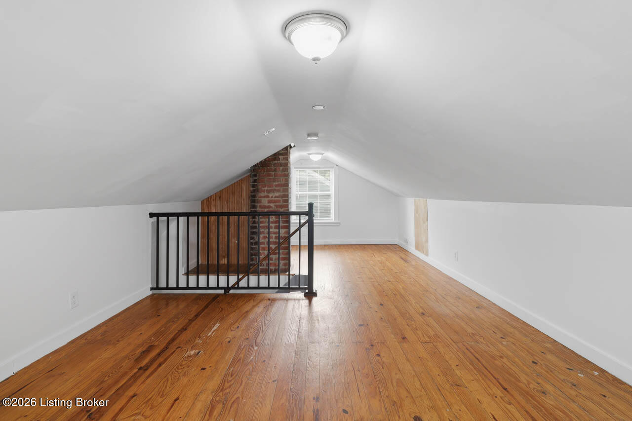 702 Compton St Property Photo 29
