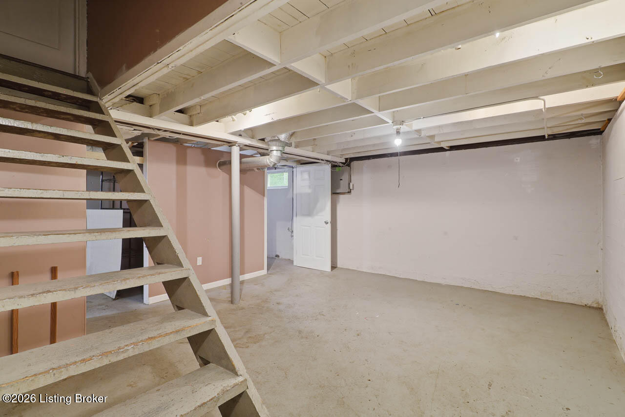 702 Compton St Property Photo 31