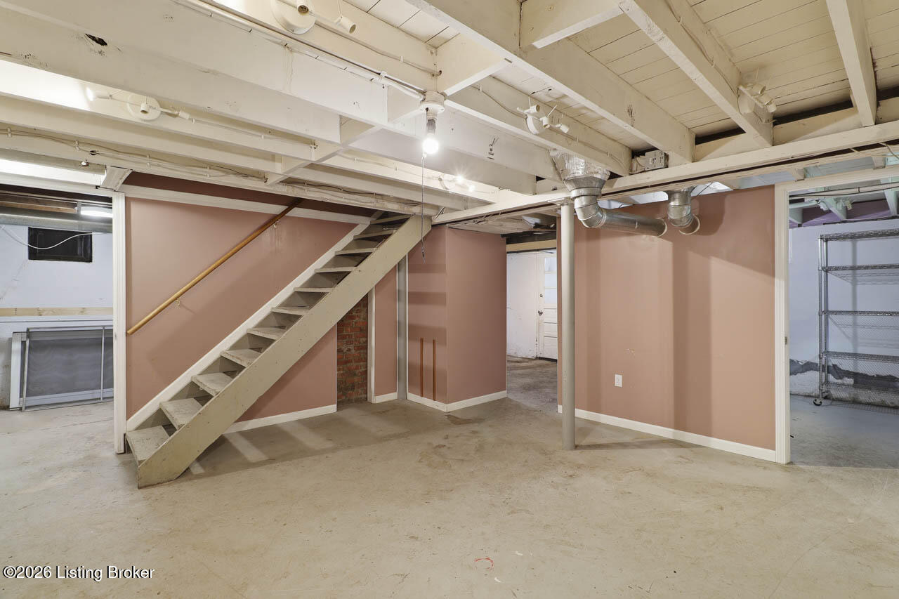 702 Compton St Property Photo 32