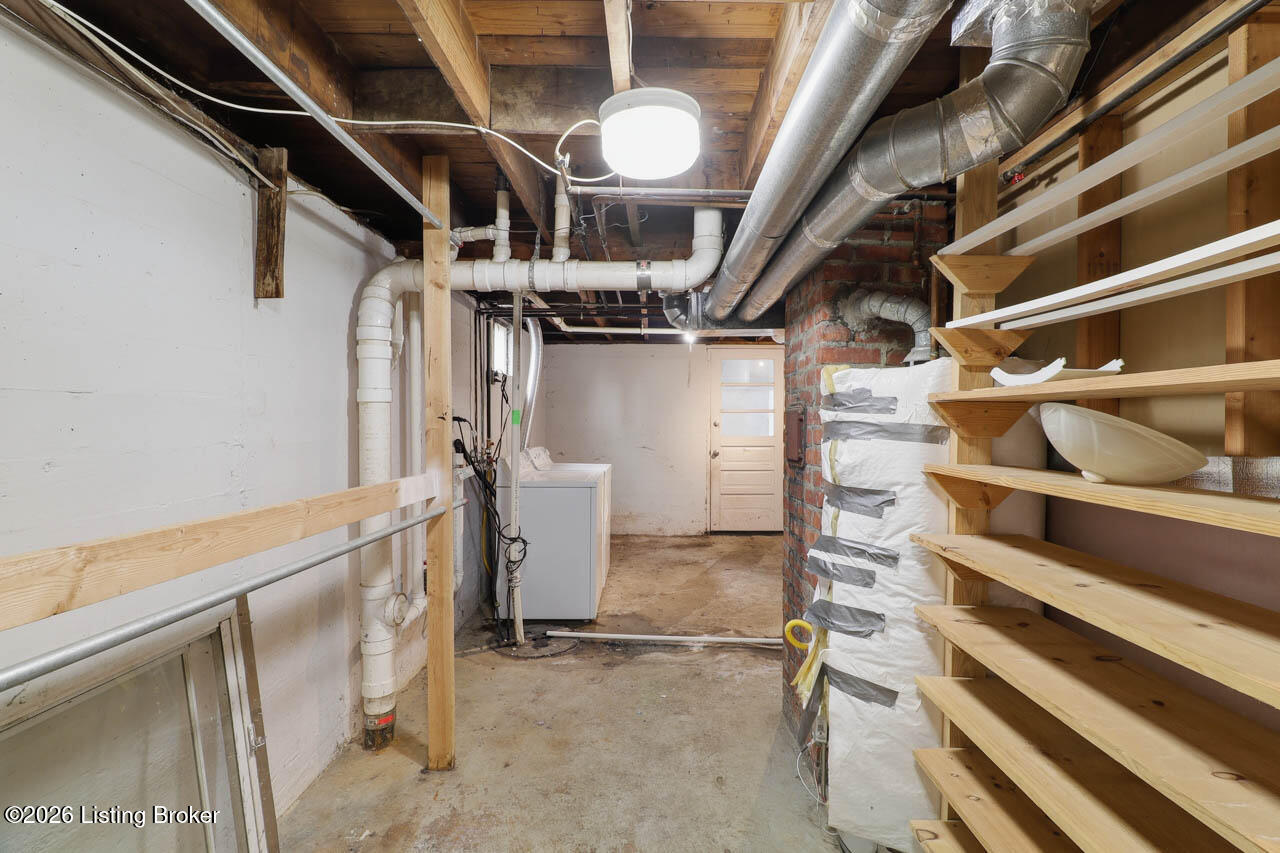 702 Compton St Property Photo 33
