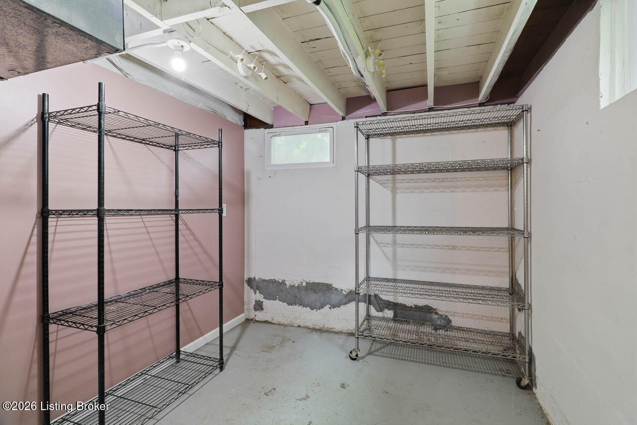 702 Compton St Property Photo 35