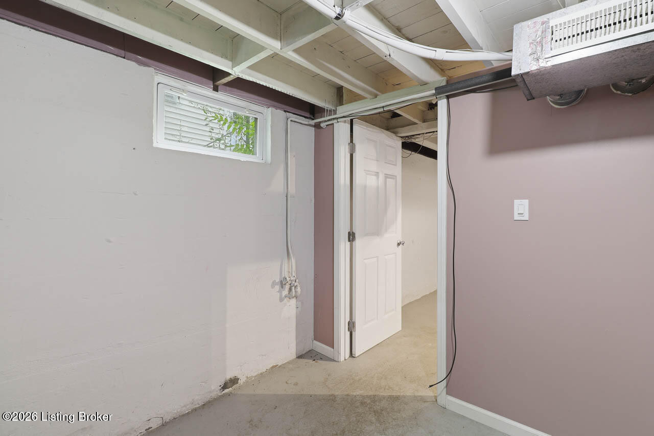702 Compton St Property Photo 36