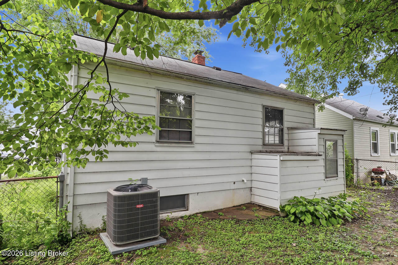 702 Compton St Property Photo 40